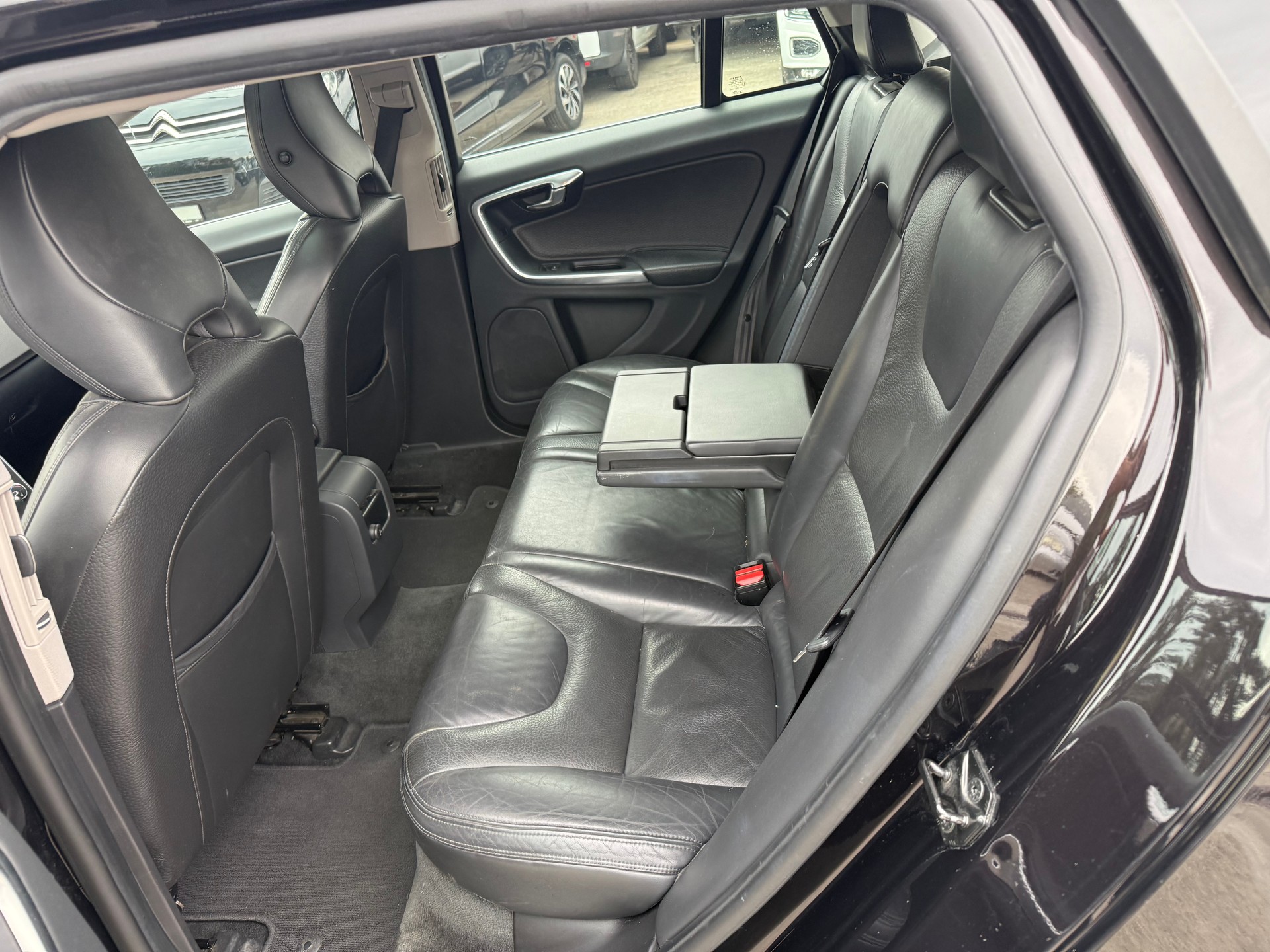 VOLVO V60 T4 Momentum Powershift-image-12
