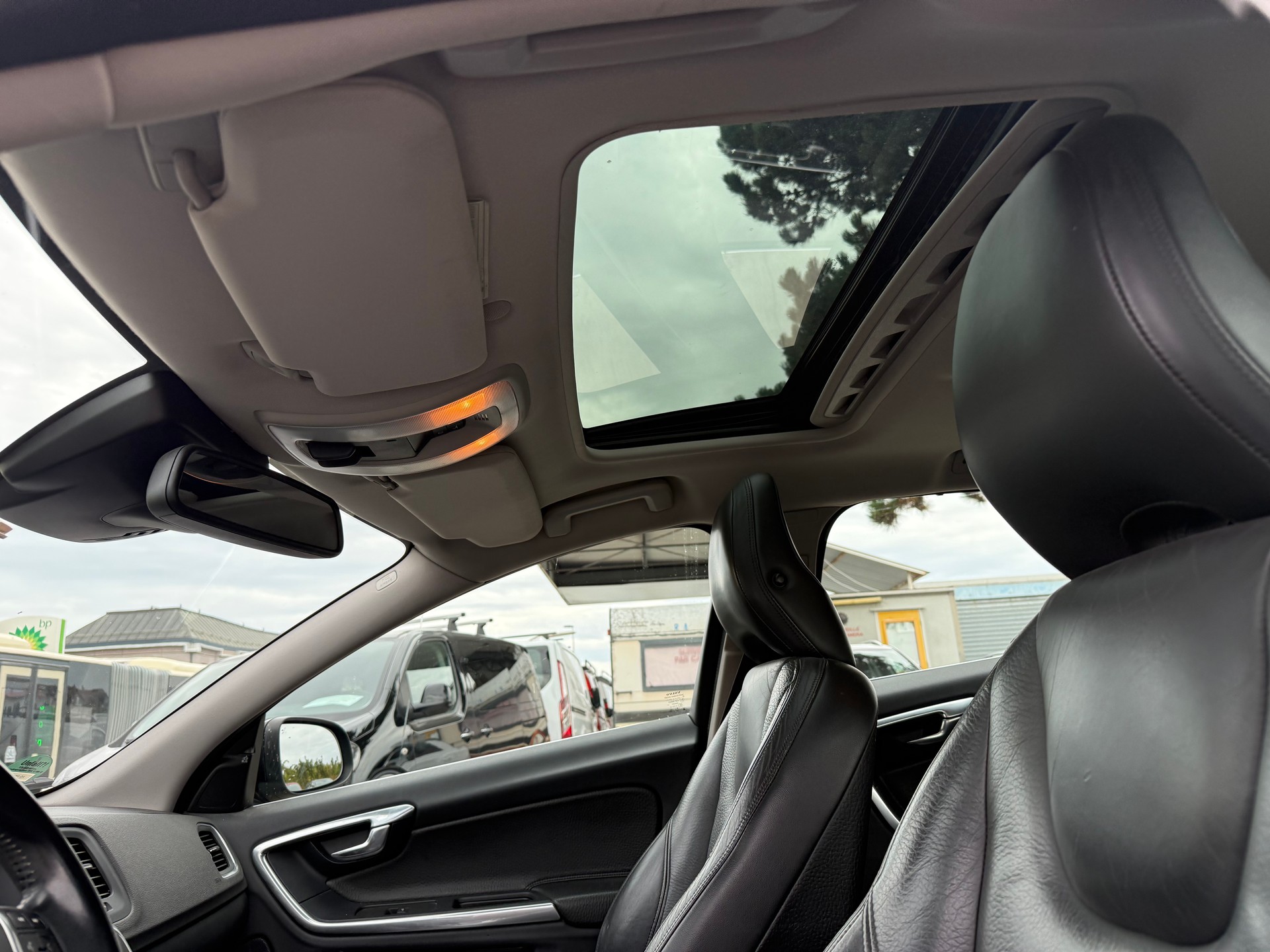 VOLVO V60 T4 Momentum Powershift-image-9