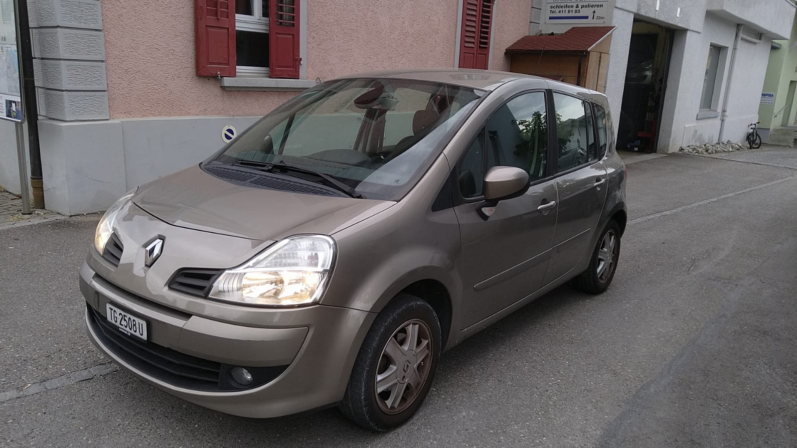 Car photo