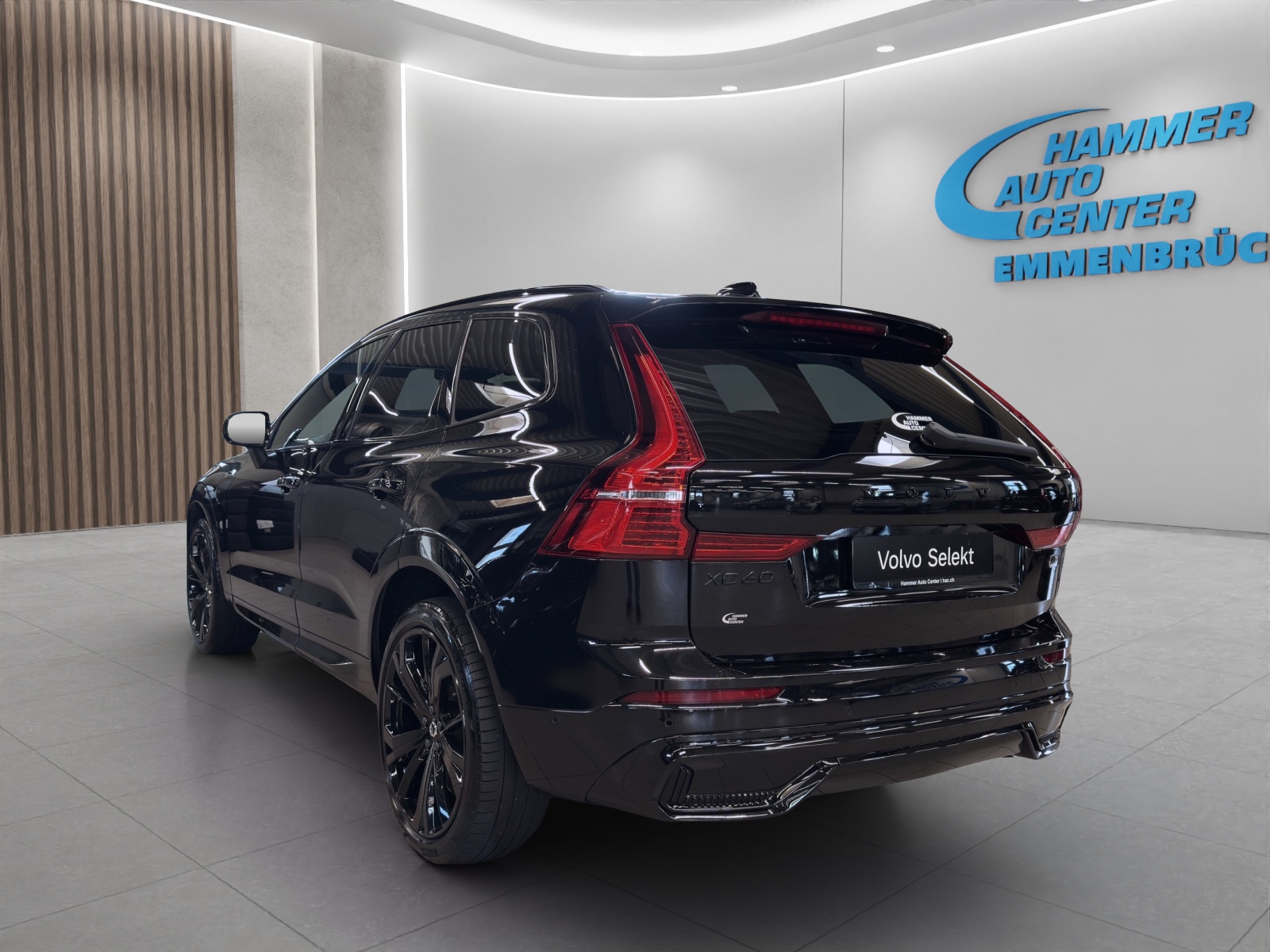 VOLVO XC60 2.0 T8 TE XCENTRIC Black Edition eAWD-image-2
