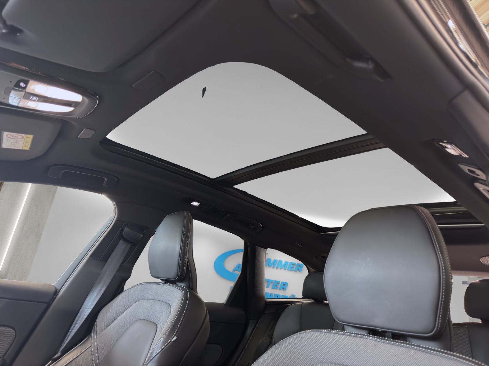 VOLVO XC60 2.0 T8 TE XCENTRIC Black Edition eAWD-image-14