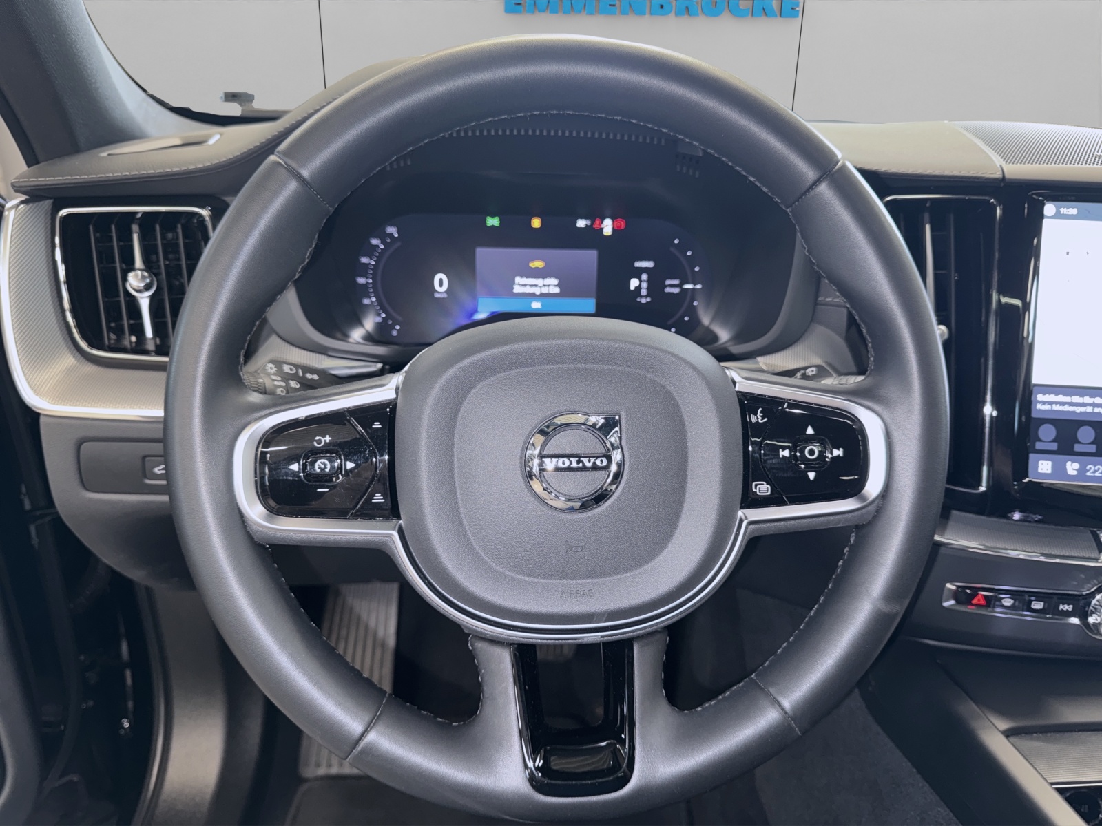 VOLVO XC60 2.0 T8 TE XCENTRIC Black Edition eAWD-image-10