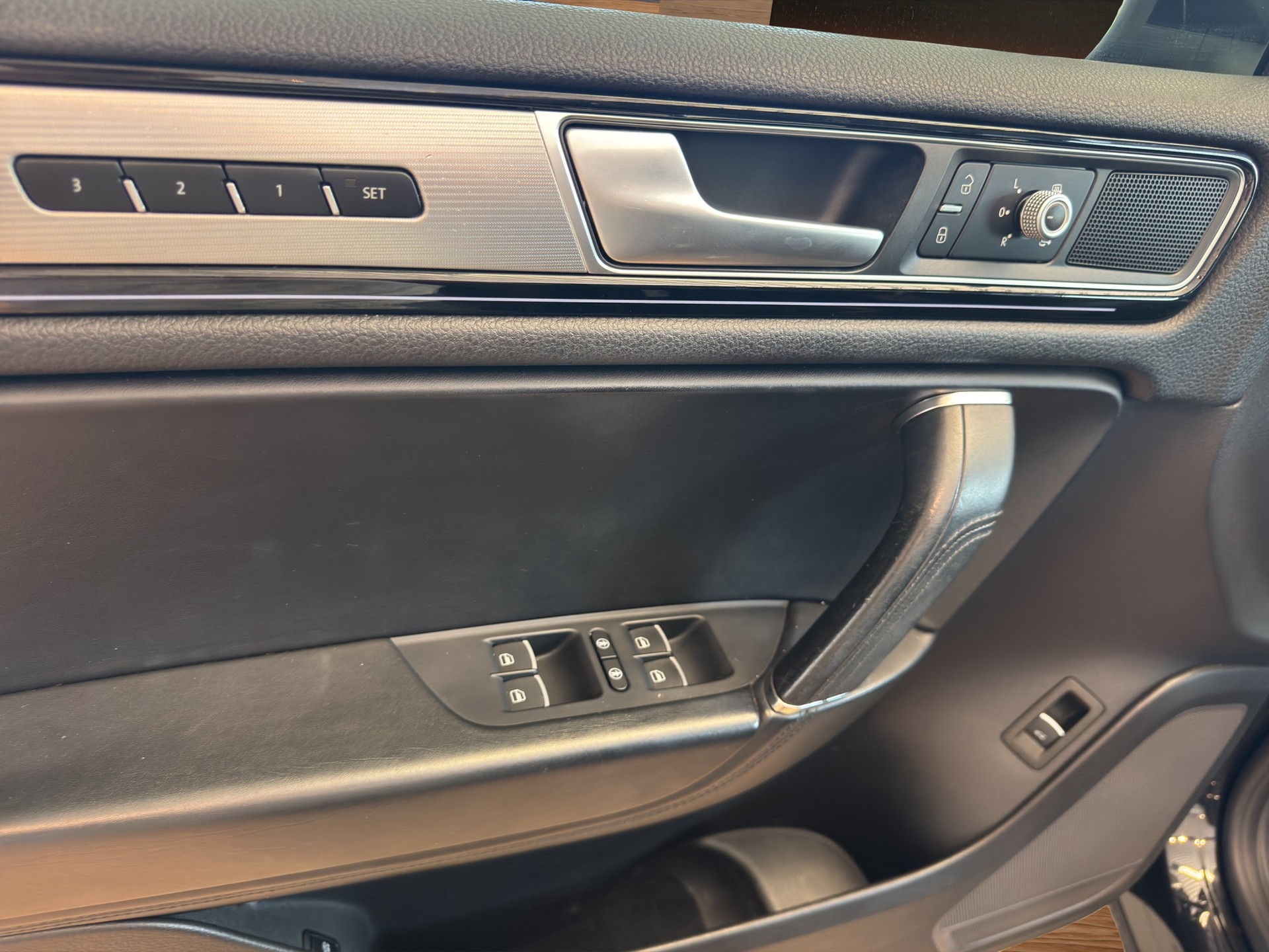 VW Touareg 3.0 TDI BMT Peak Tiptronic-image-9