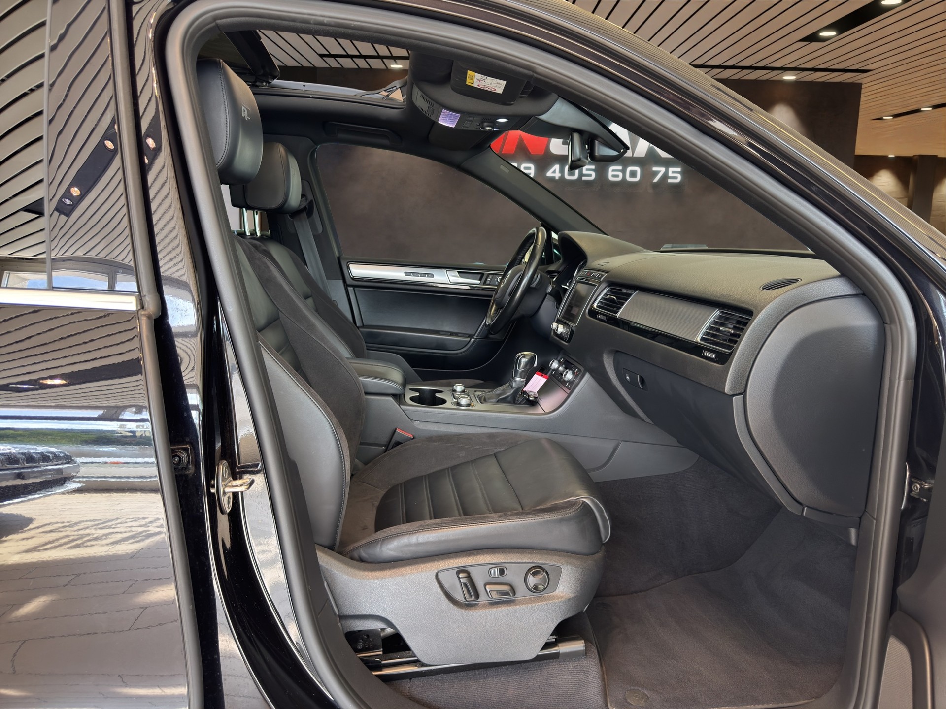 VW Touareg 3.0 TDI BMT Peak Tiptronic-image-11