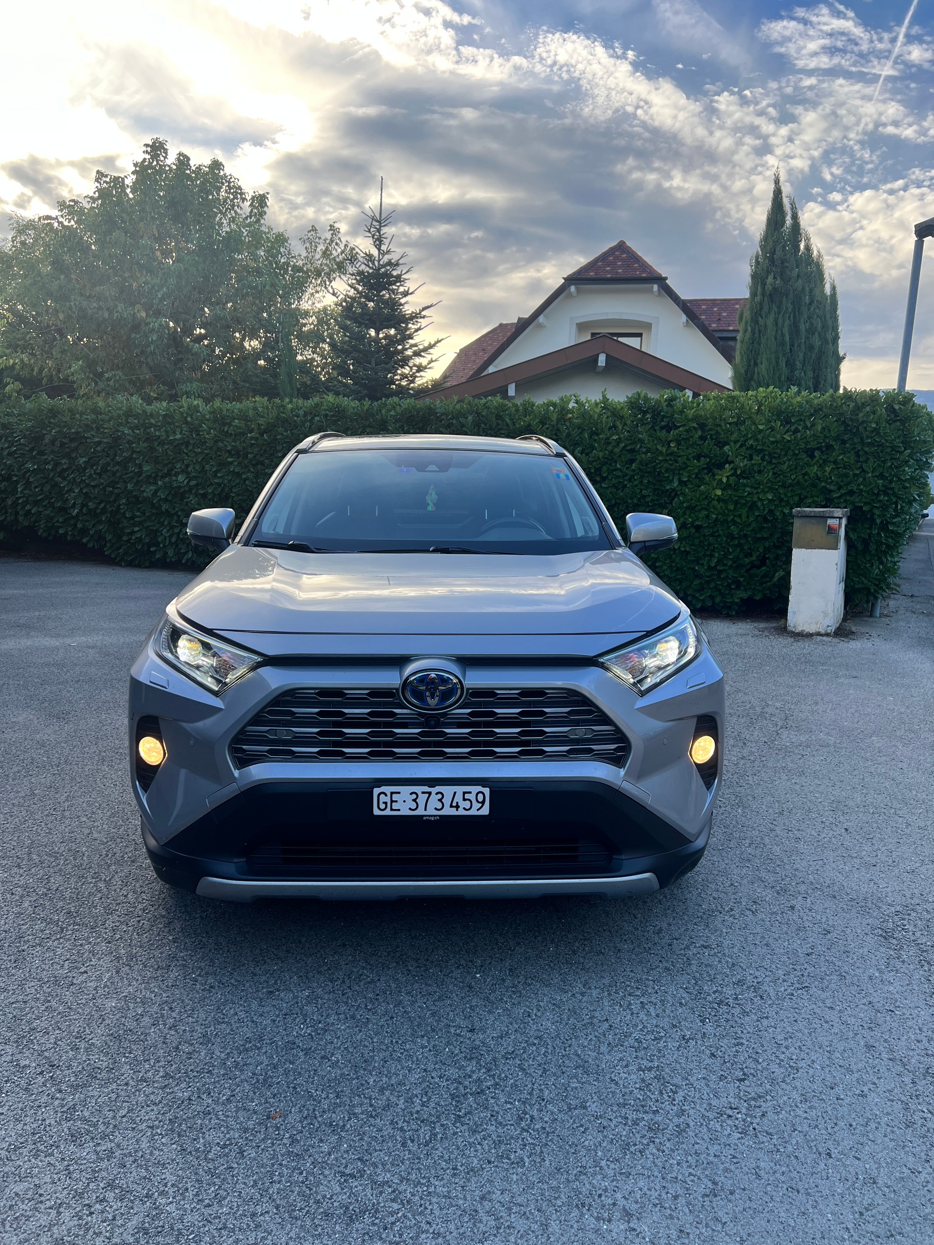 TOYOTA 2.5 HEV Premium FWD-image-0