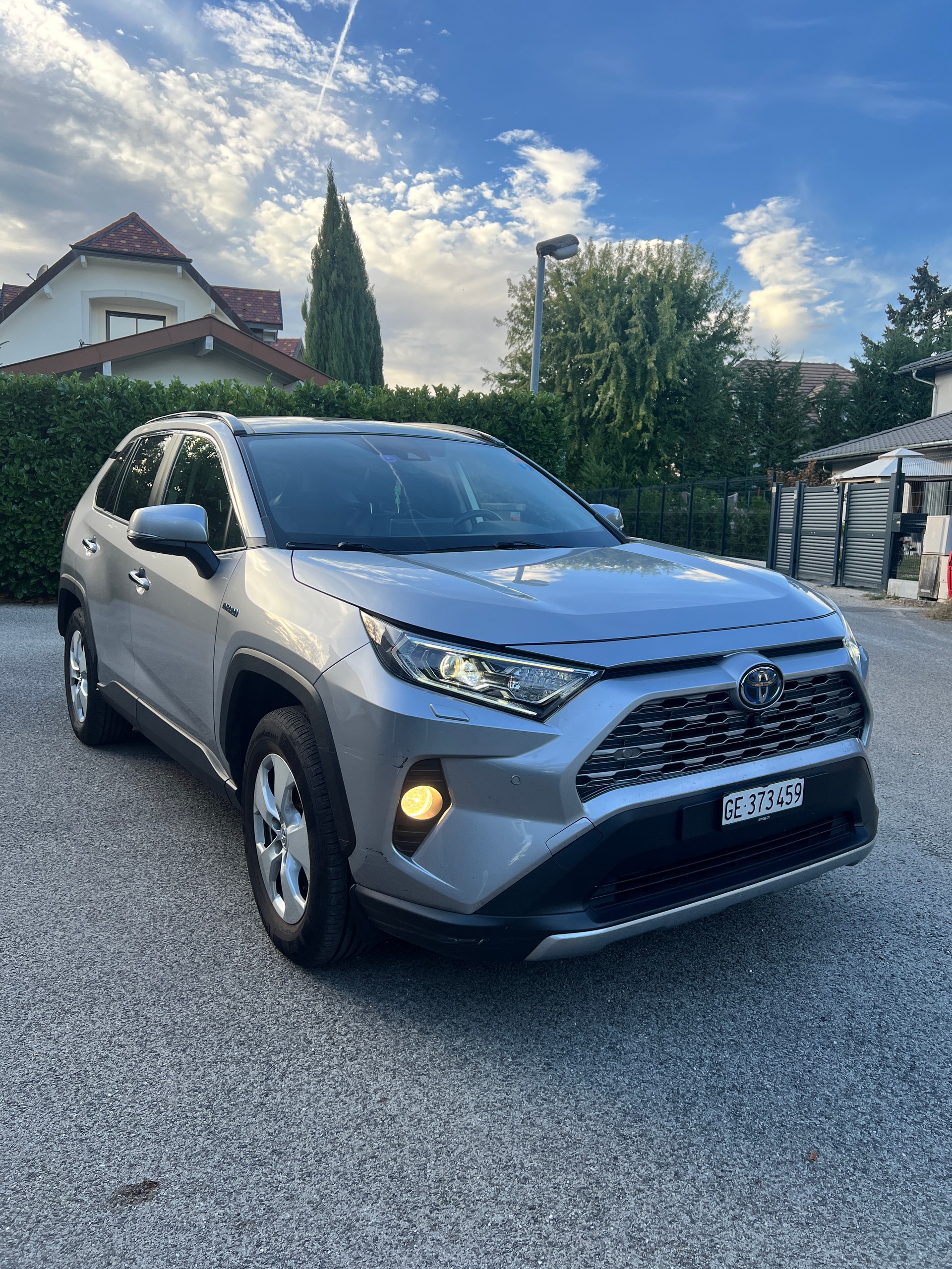 TOYOTA 2.5 HEV Premium FWD-image-1