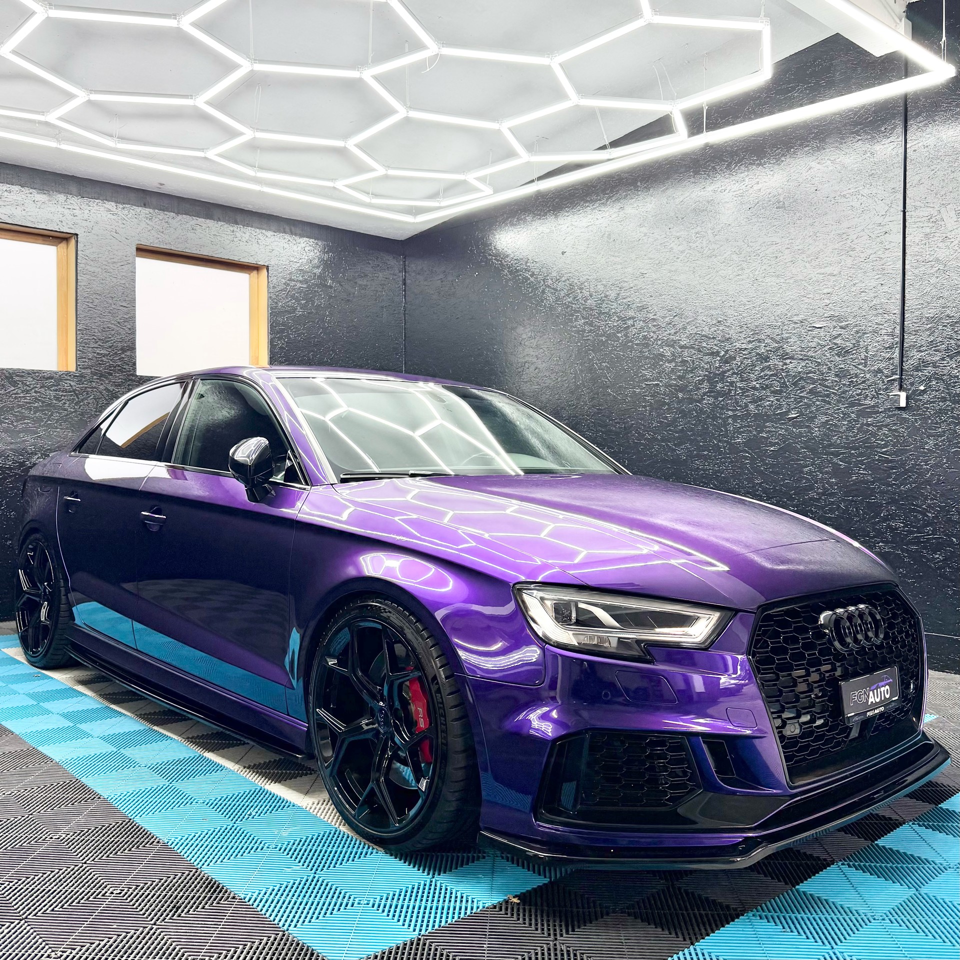 AUDI RS3 Limousine 2.5 TSI quattro S-tronic-image-2