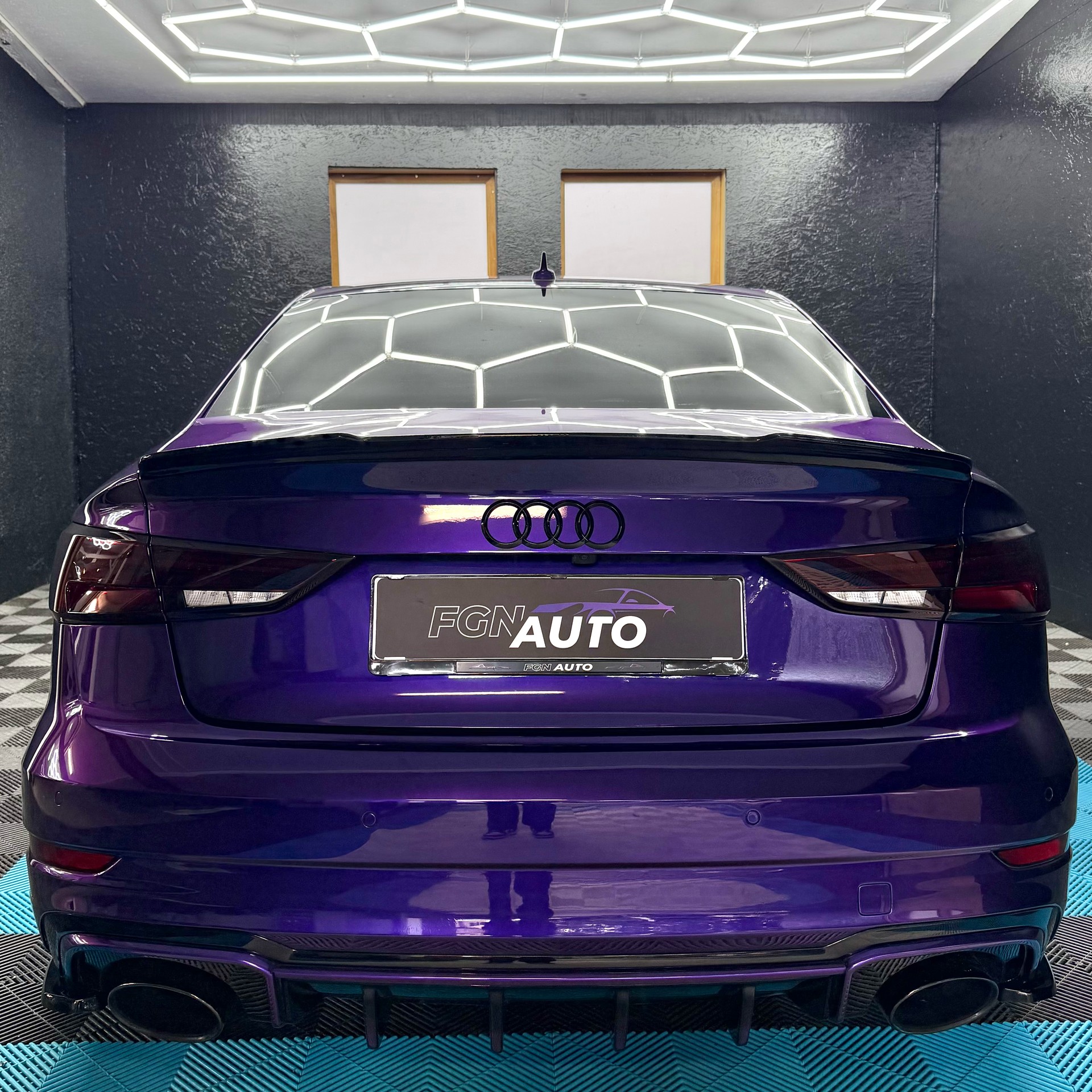 AUDI RS3 Limousine 2.5 TSI quattro S-tronic-image-5