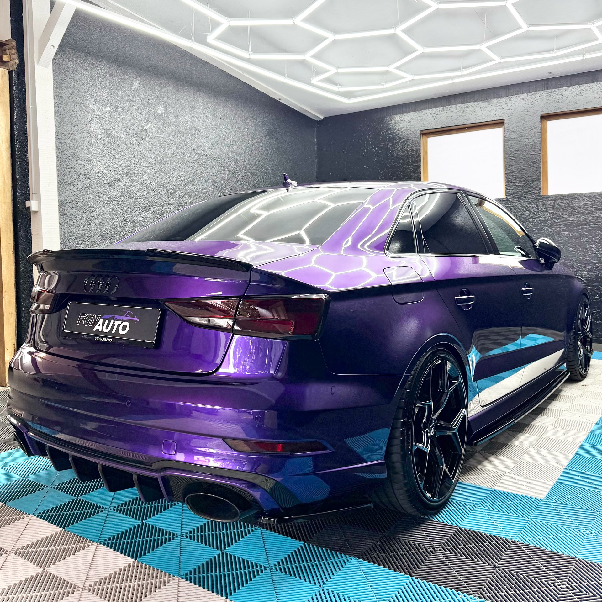 AUDI RS3 Limousine 2.5 TSI quattro S-tronic-image-4