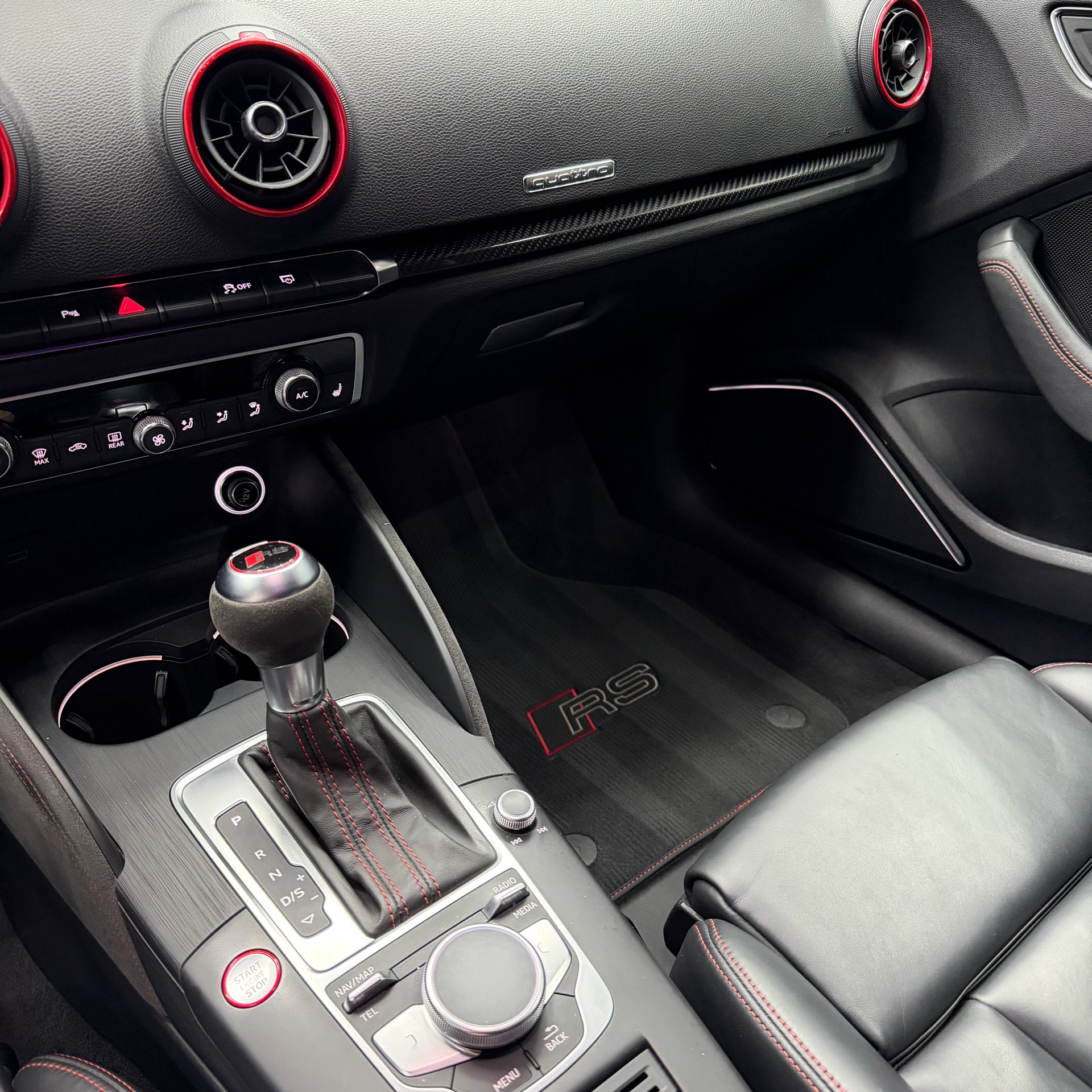AUDI RS3 Limousine 2.5 TSI quattro S-tronic-image-12