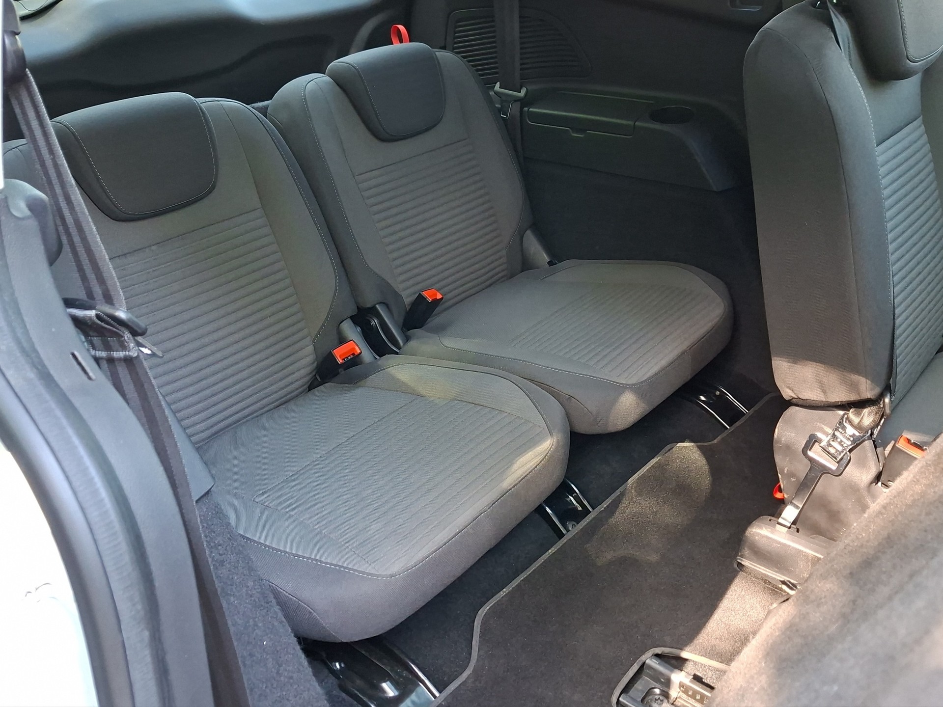 FORD GrC-Max 1.5 SCTi Titanium-image-17