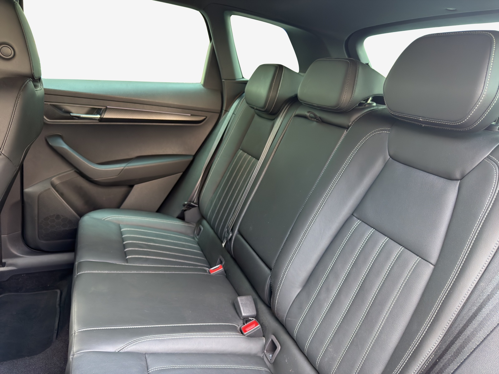 SKODA Karoq 2.0 TSI SportLine 4x4 DSG-image-11