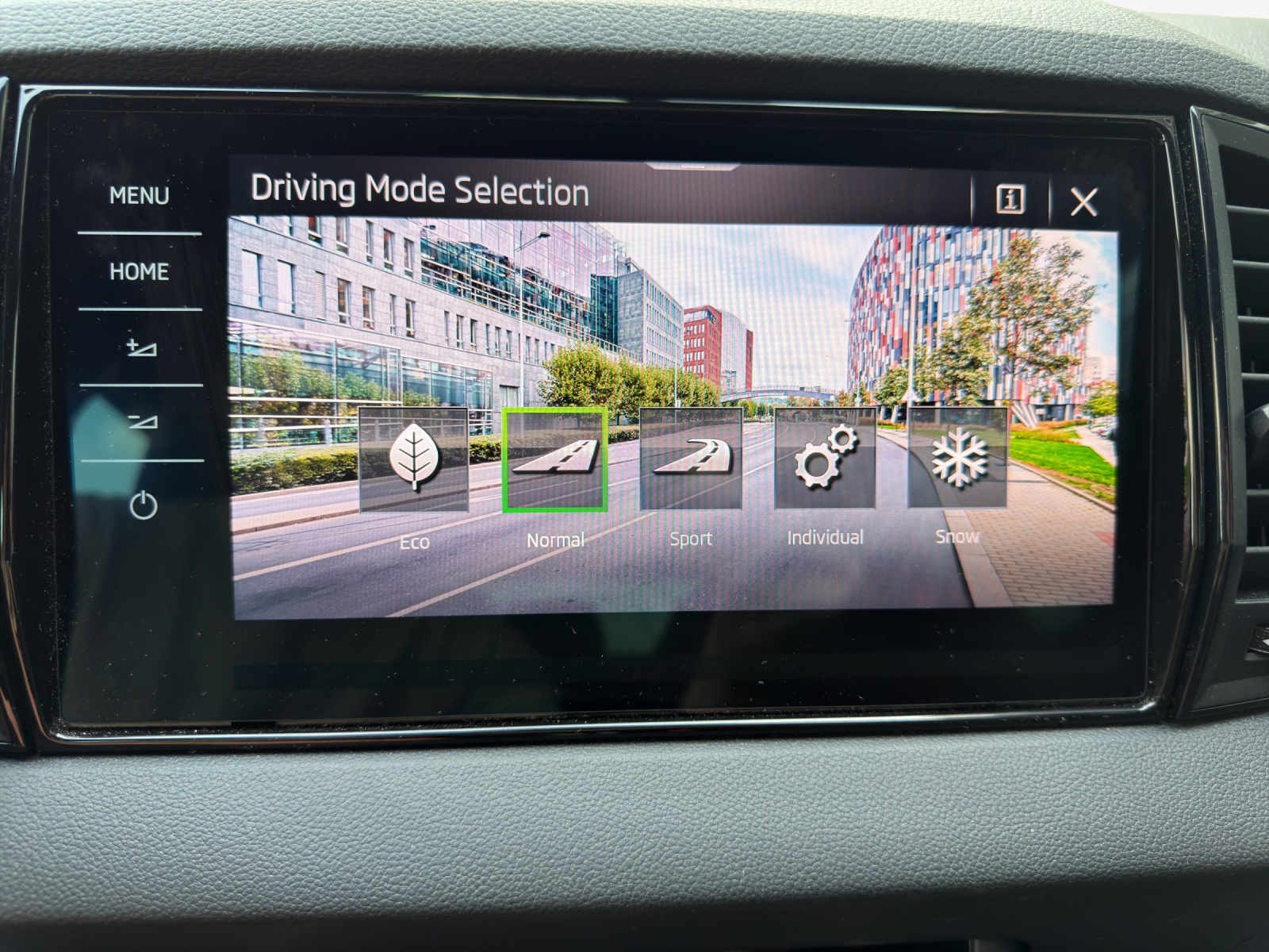 SKODA Karoq 2.0 TSI SportLine 4x4 DSG-image-14