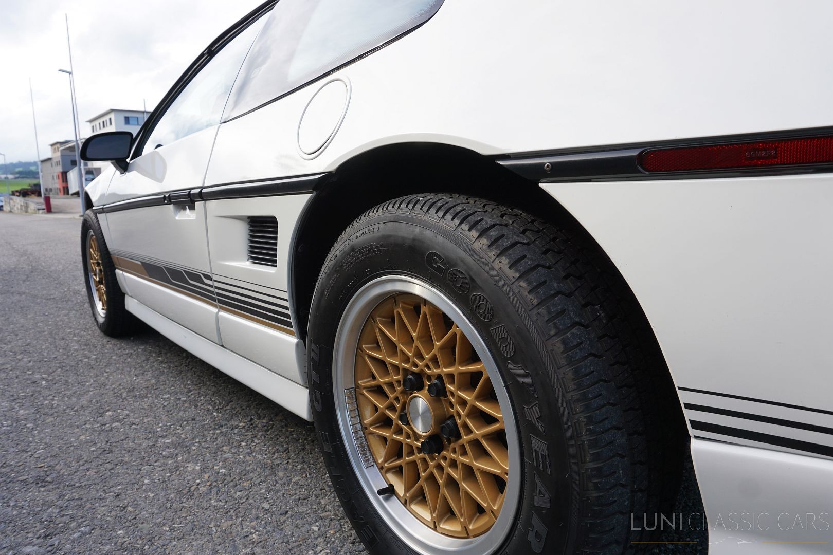 PONTIAC Fiero GT-image-13