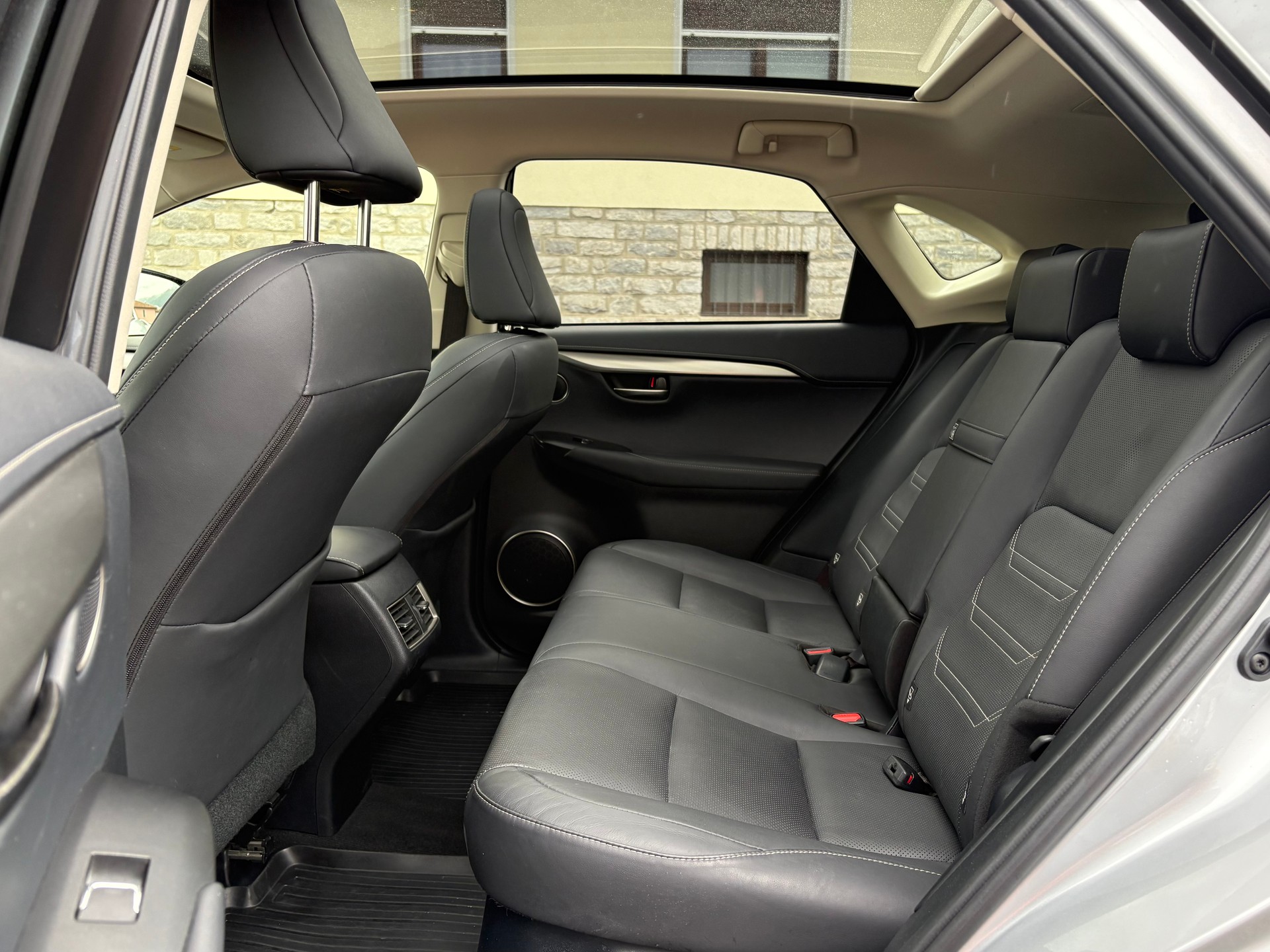 LEXUS NX 300h Comfort E-Four Automatic-image-11