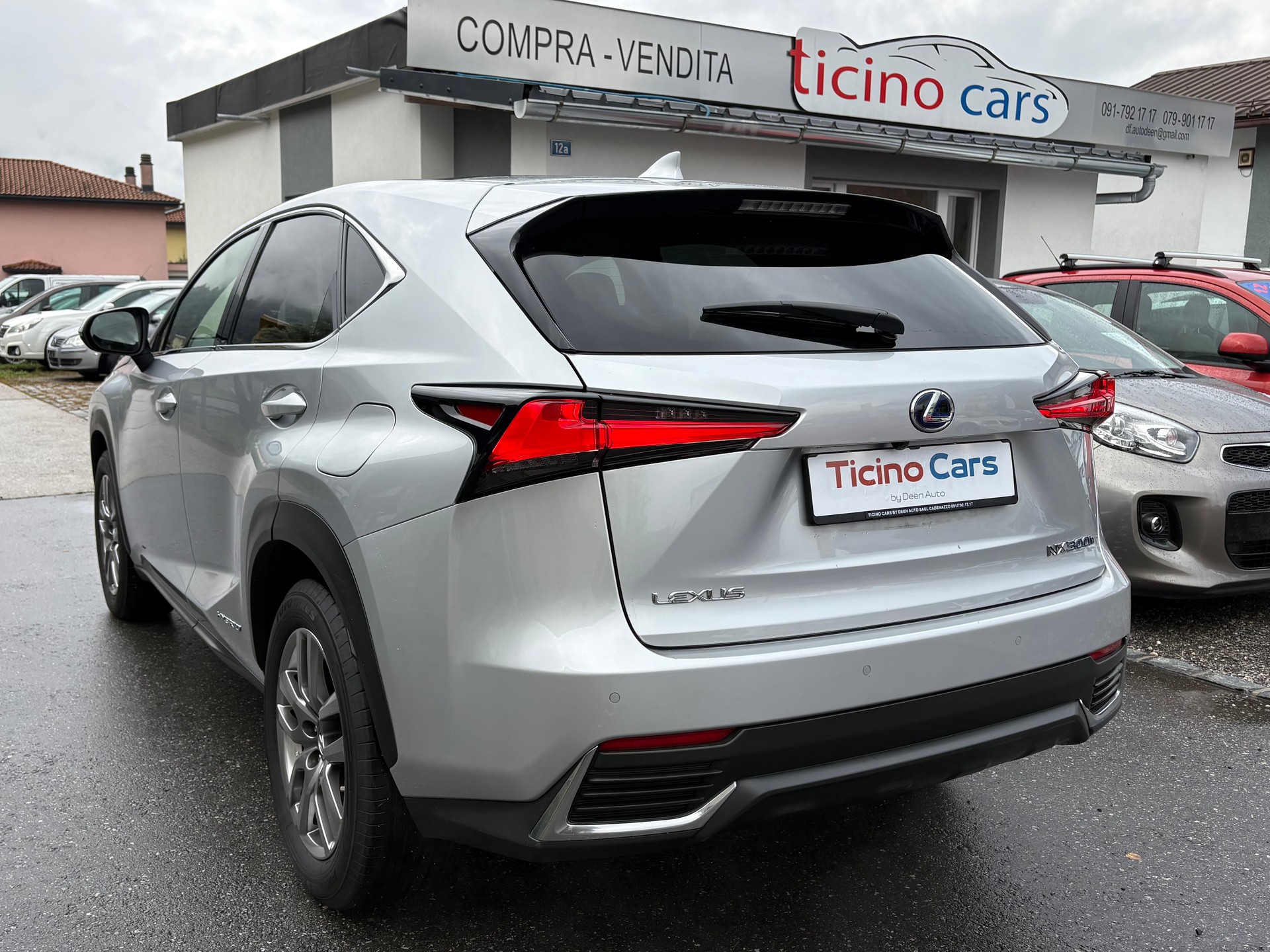 LEXUS NX 300h Comfort E-Four Automatic-image-2