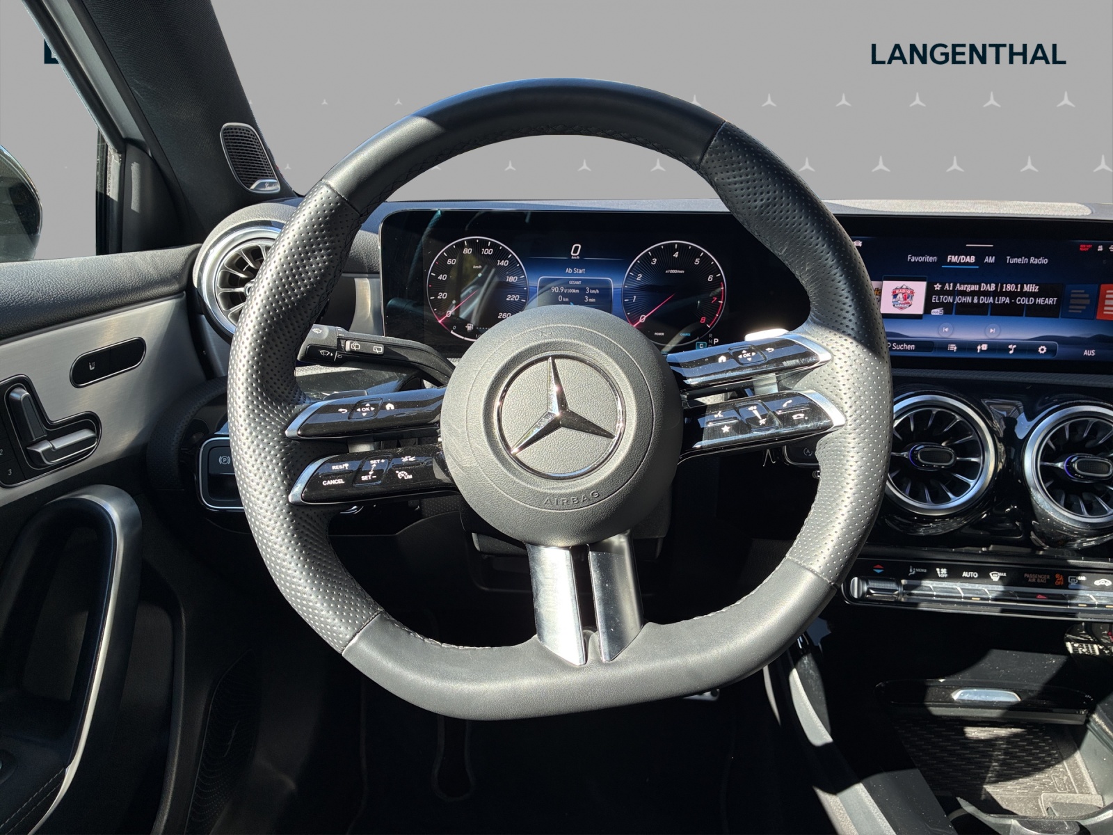 MERCEDES-BENZ A 220 4Matic 8G-DCT-image-9
