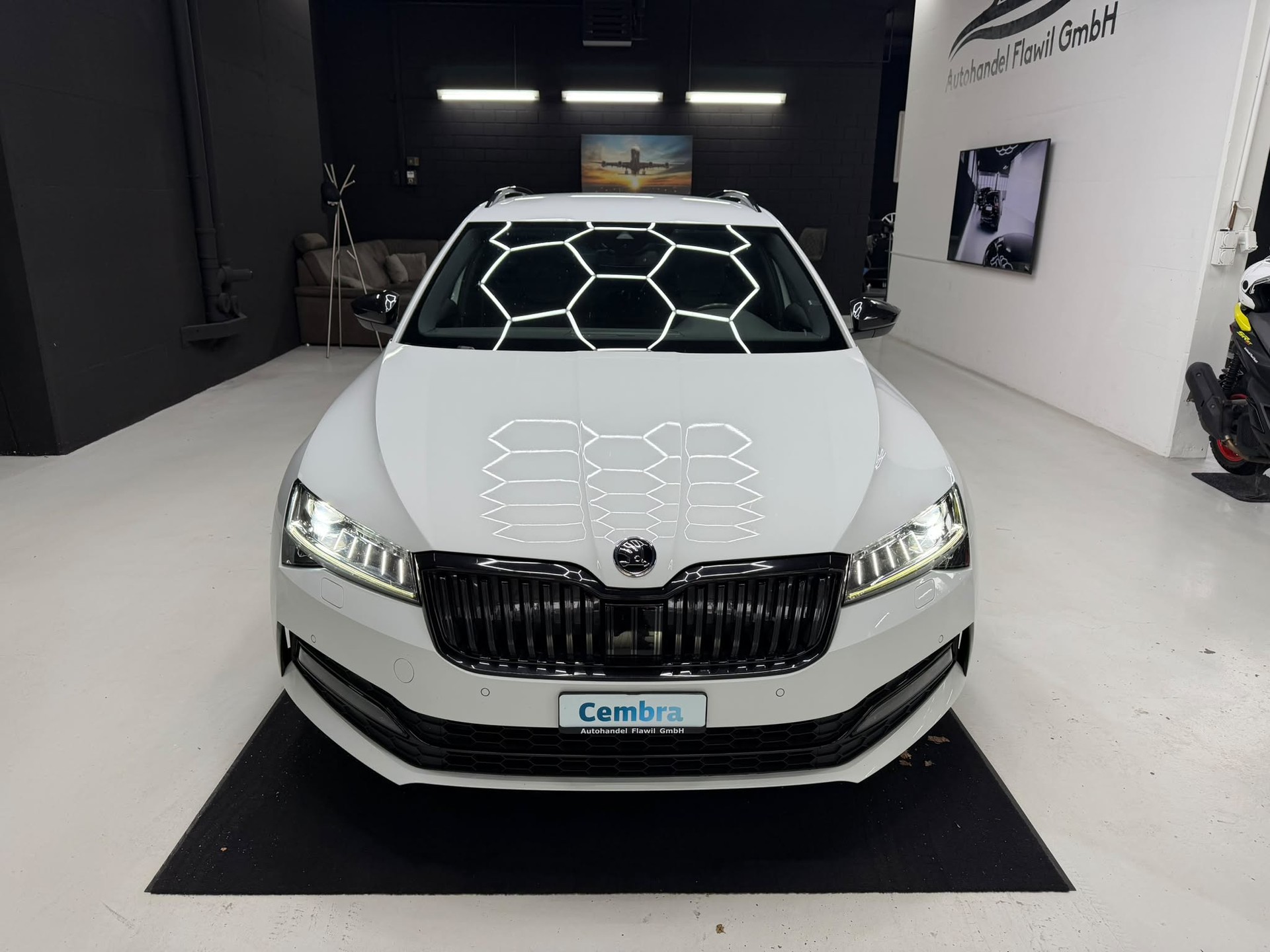 SKODA Superb Combi 2.0 TDi SportLine 4x4 DSG-image-1