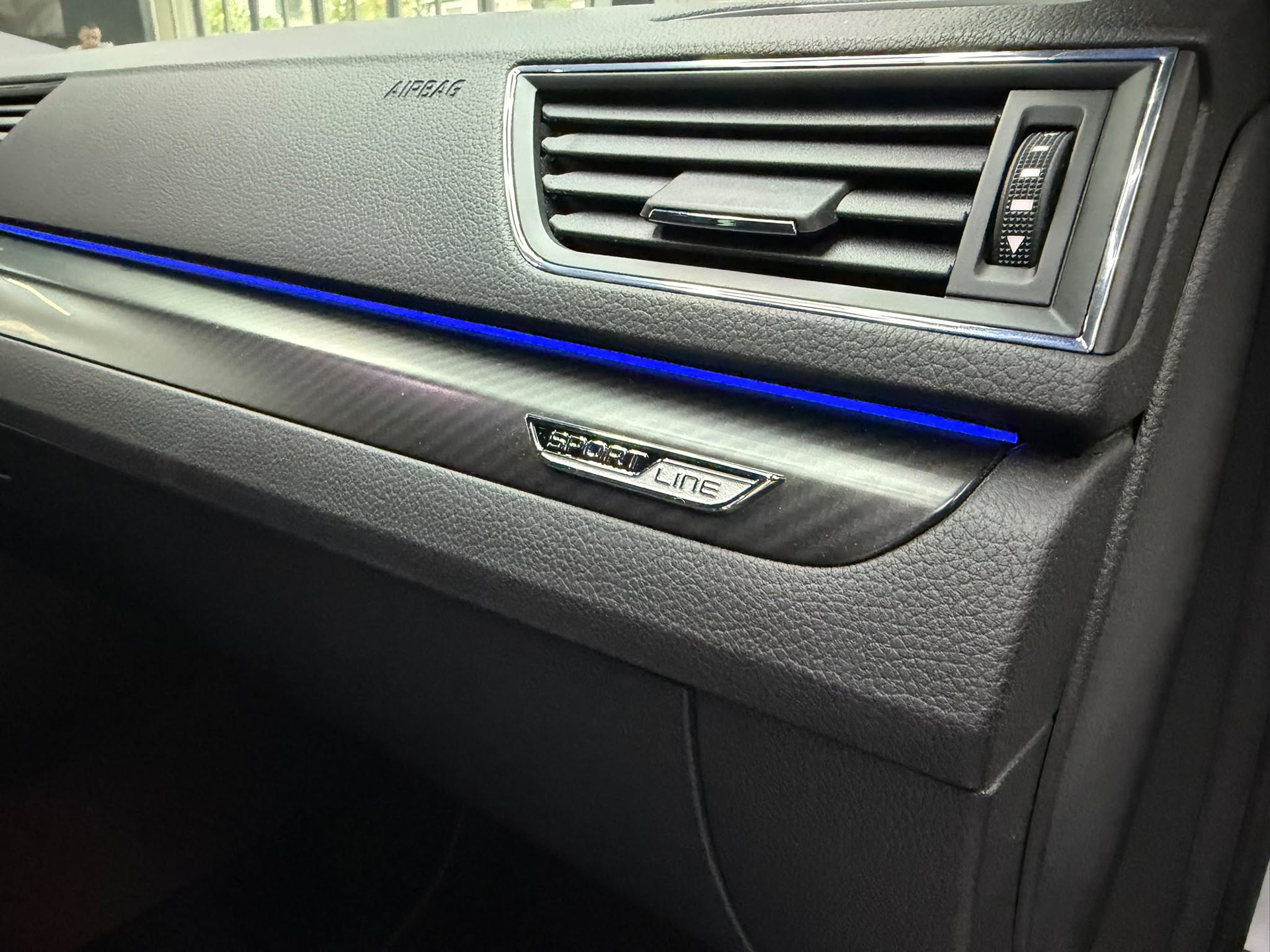 SKODA Superb Combi 2.0 TDi SportLine 4x4 DSG-image-14