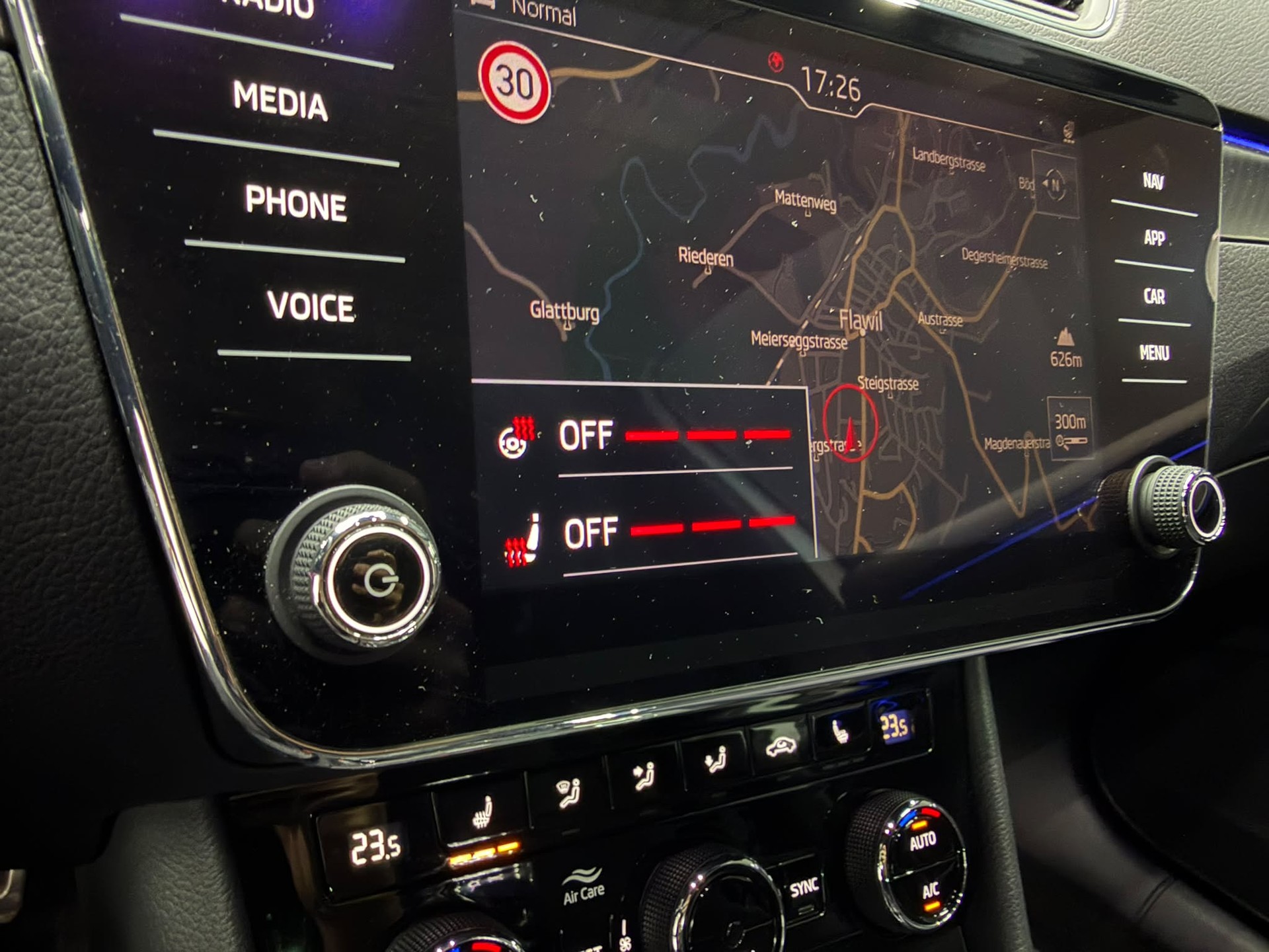 SKODA Superb Combi 2.0 TDi SportLine 4x4 DSG-image-13