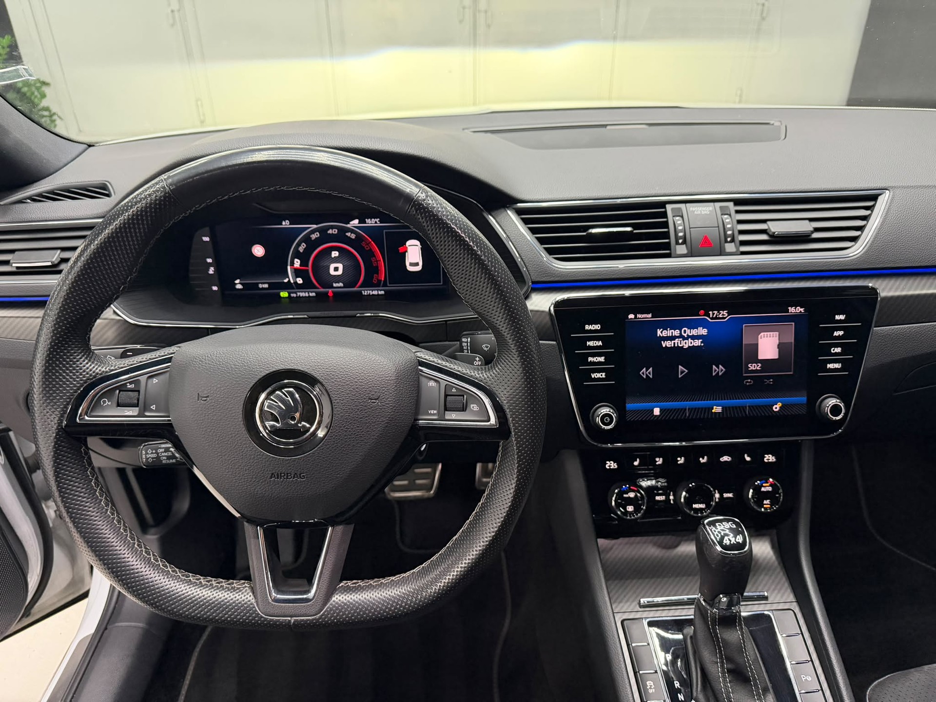 SKODA Superb Combi 2.0 TDi SportLine 4x4 DSG-image-7