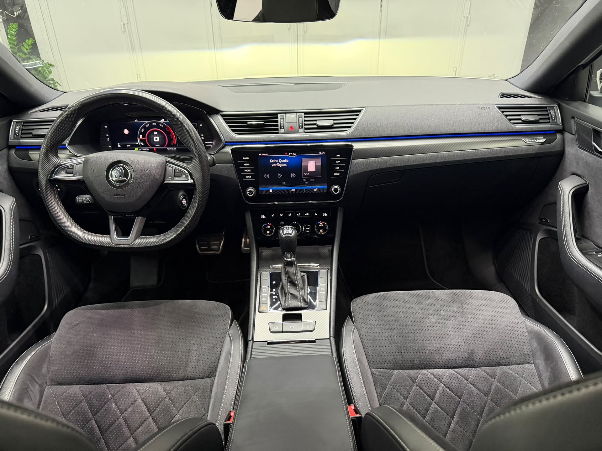 SKODA Superb Combi 2.0 TDi SportLine 4x4 DSG-image-4