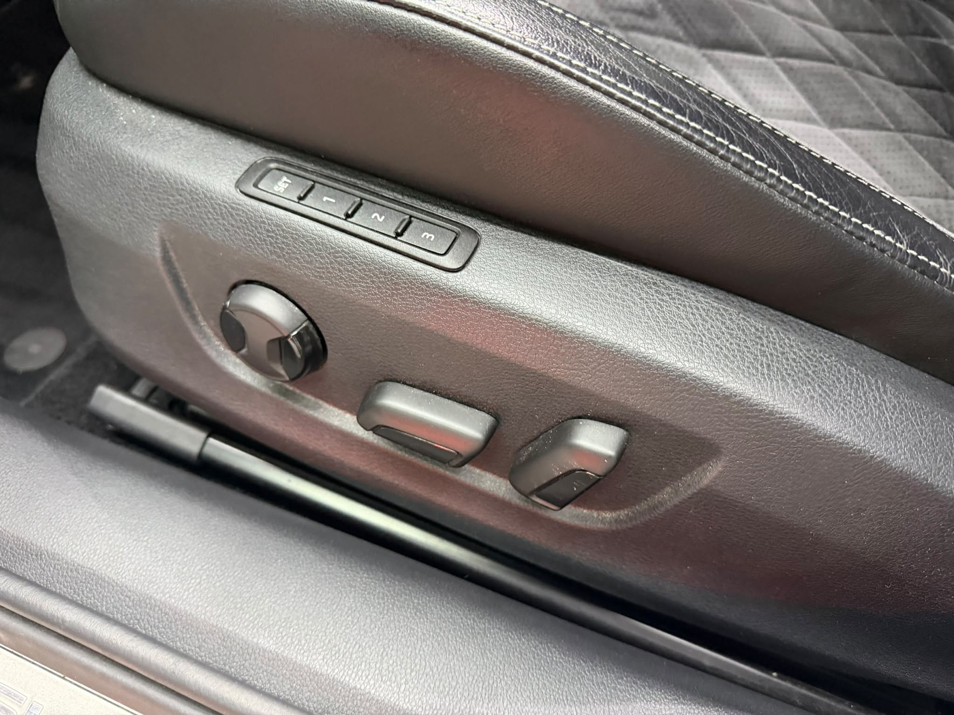 SKODA Superb Combi 2.0 TDi SportLine 4x4 DSG-image-9