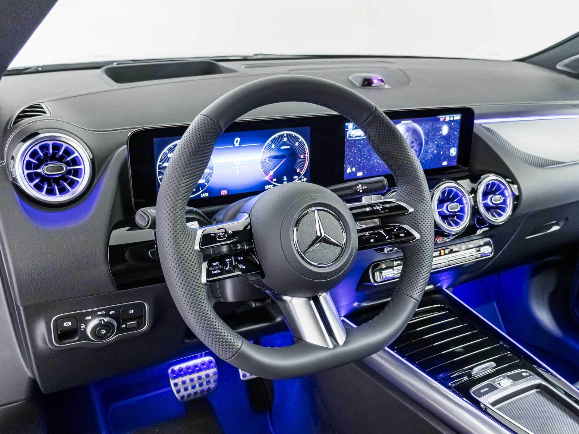 MERCEDES-BENZ GLA 220 d 4MATIC Swiss Star-image-9