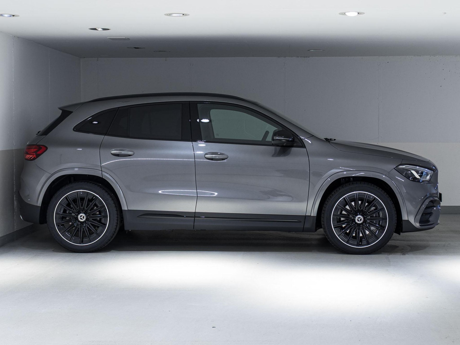 MERCEDES-BENZ GLA 220 d 4MATIC Swiss Star-image-1