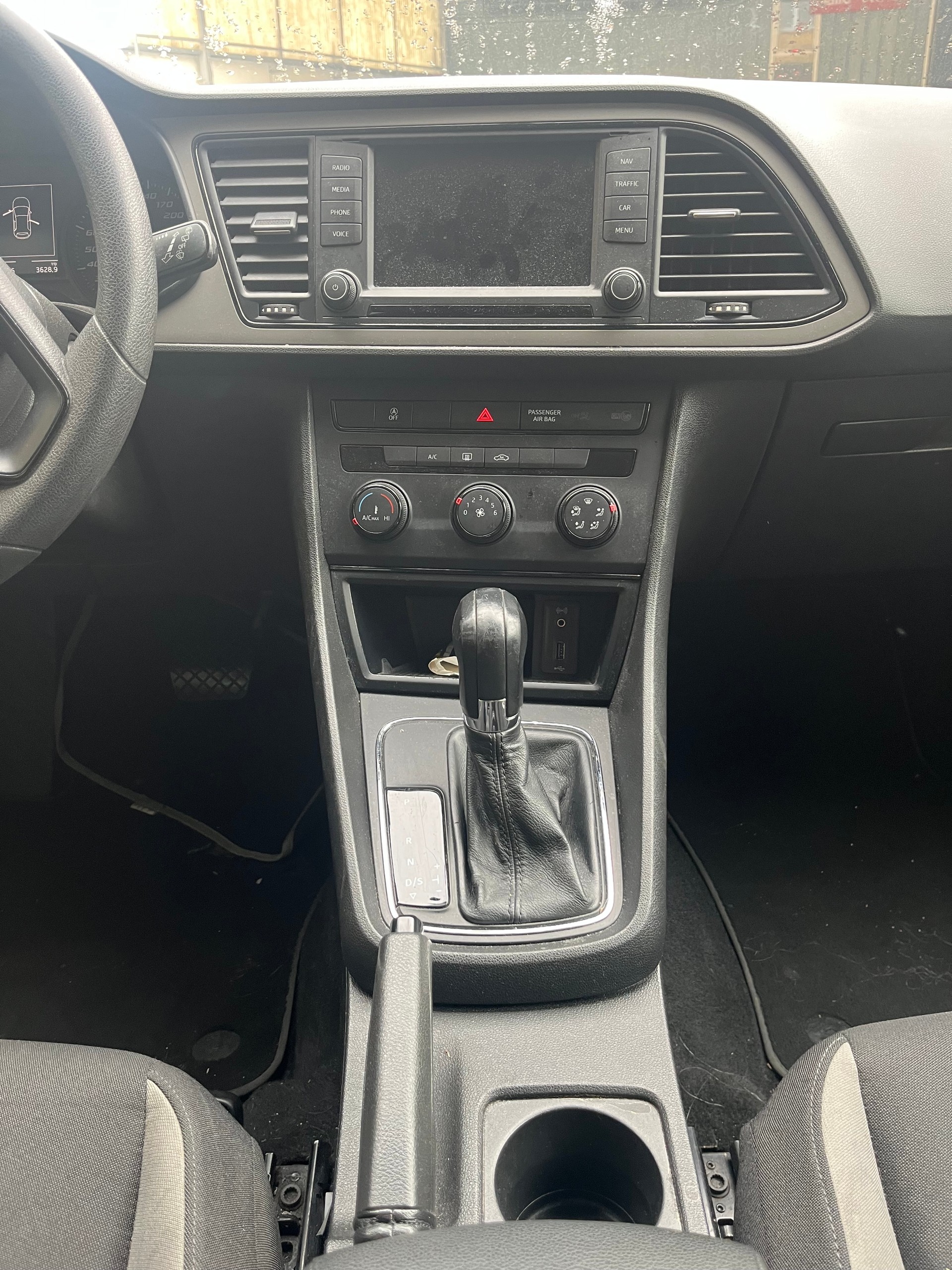 SEAT 1.6 TDI- Automat-image-5