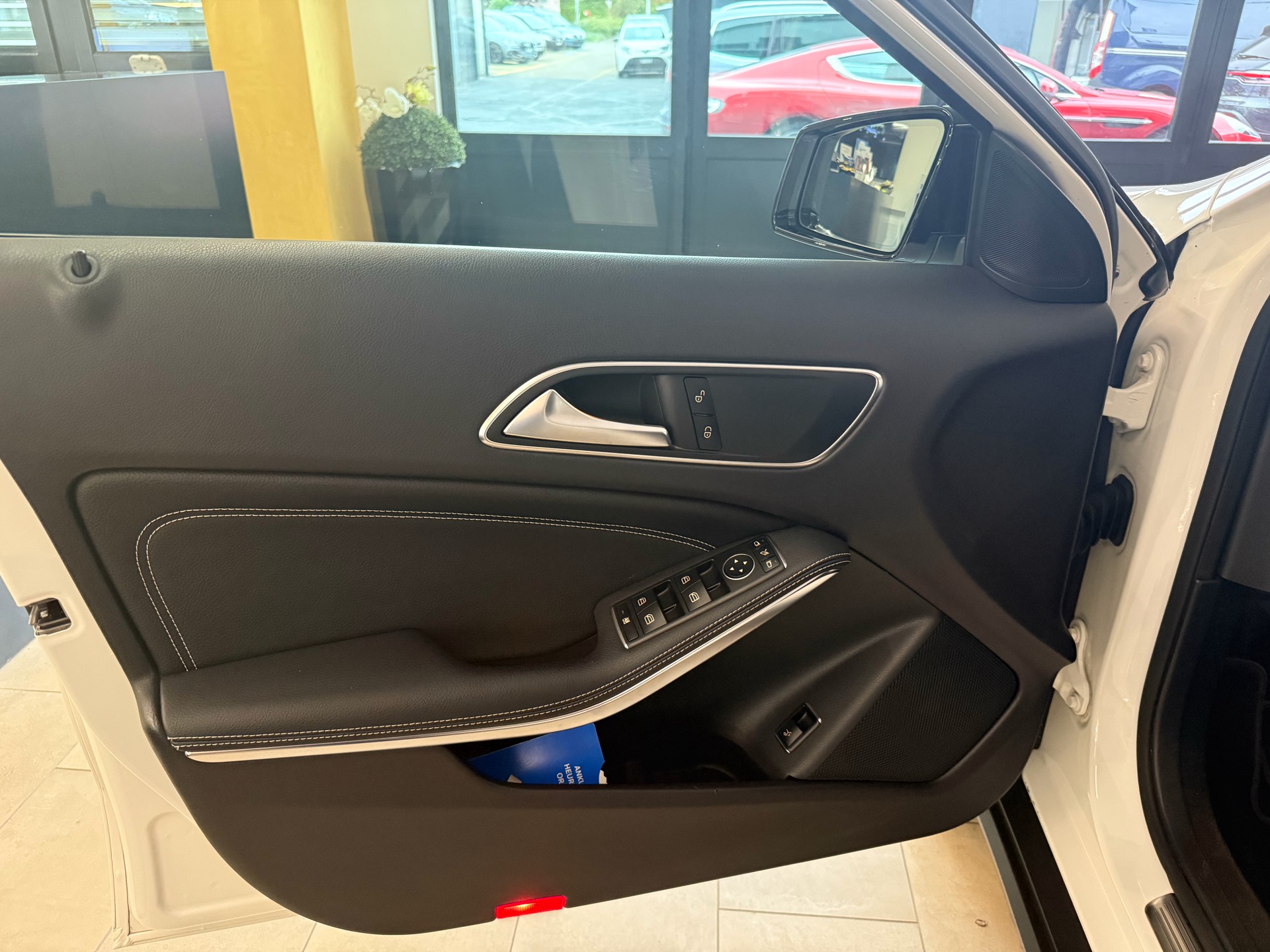 MERCEDES-BENZ GLA 200 Night Star 7G-DCT-image-9