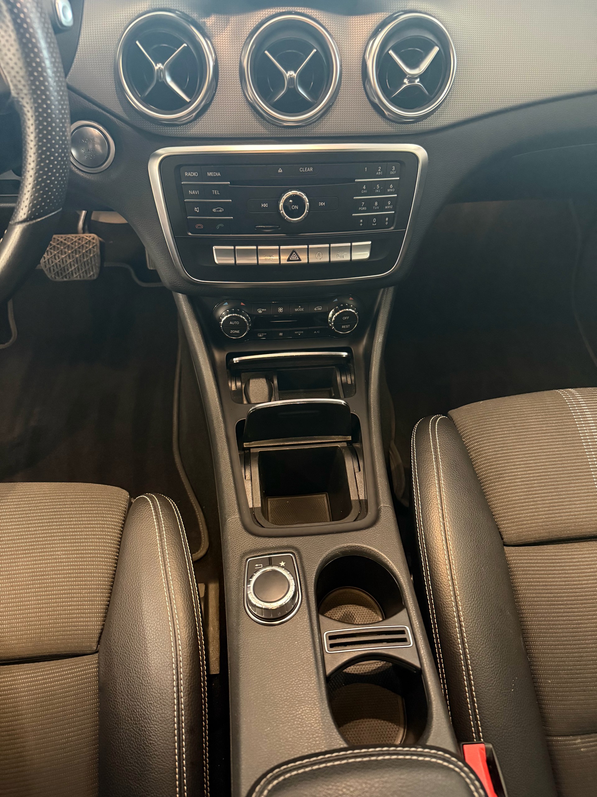 MERCEDES-BENZ GLA 200 Night Star 7G-DCT-image-15