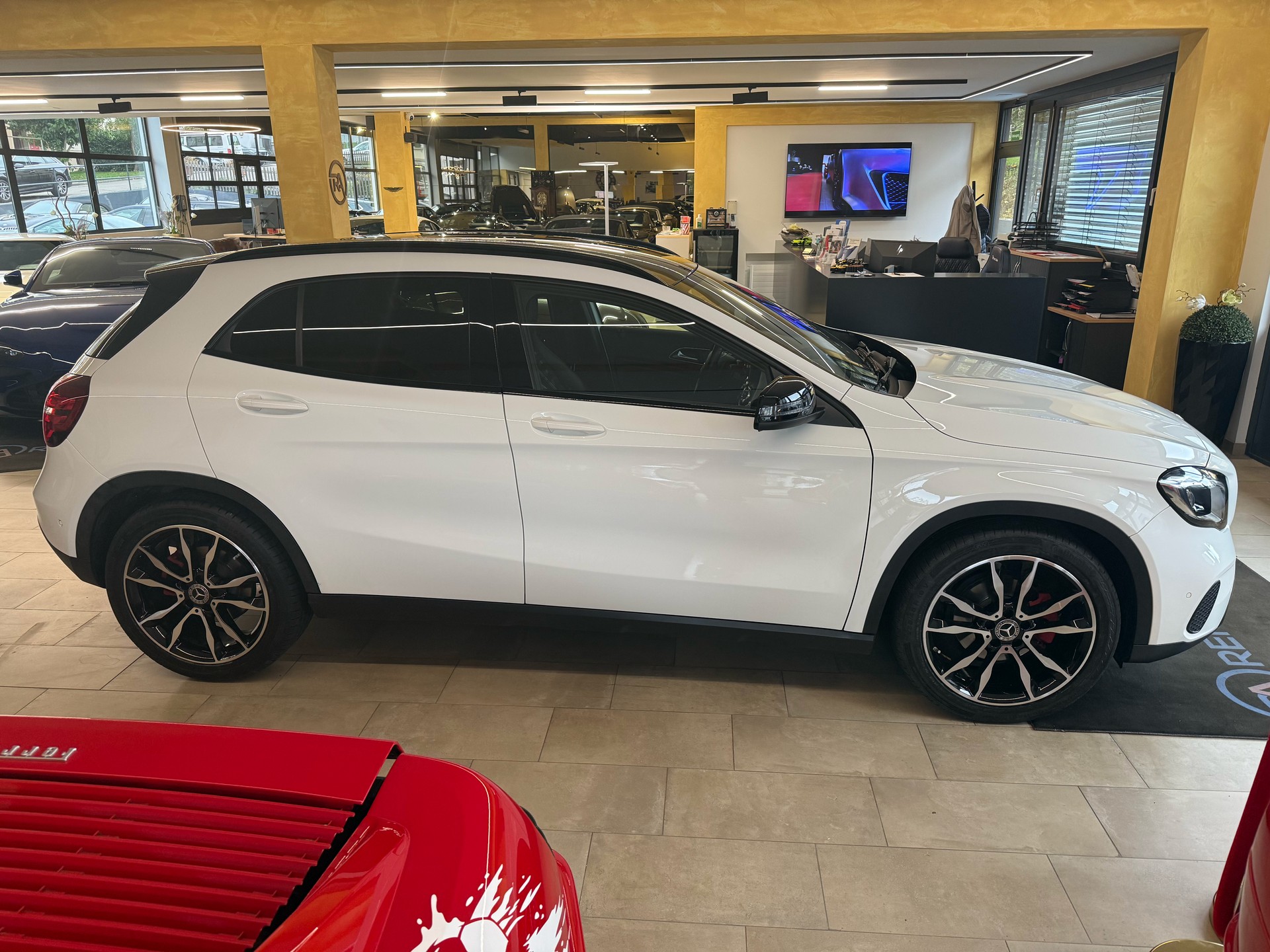 MERCEDES-BENZ GLA 200 Night Star 7G-DCT-image-1