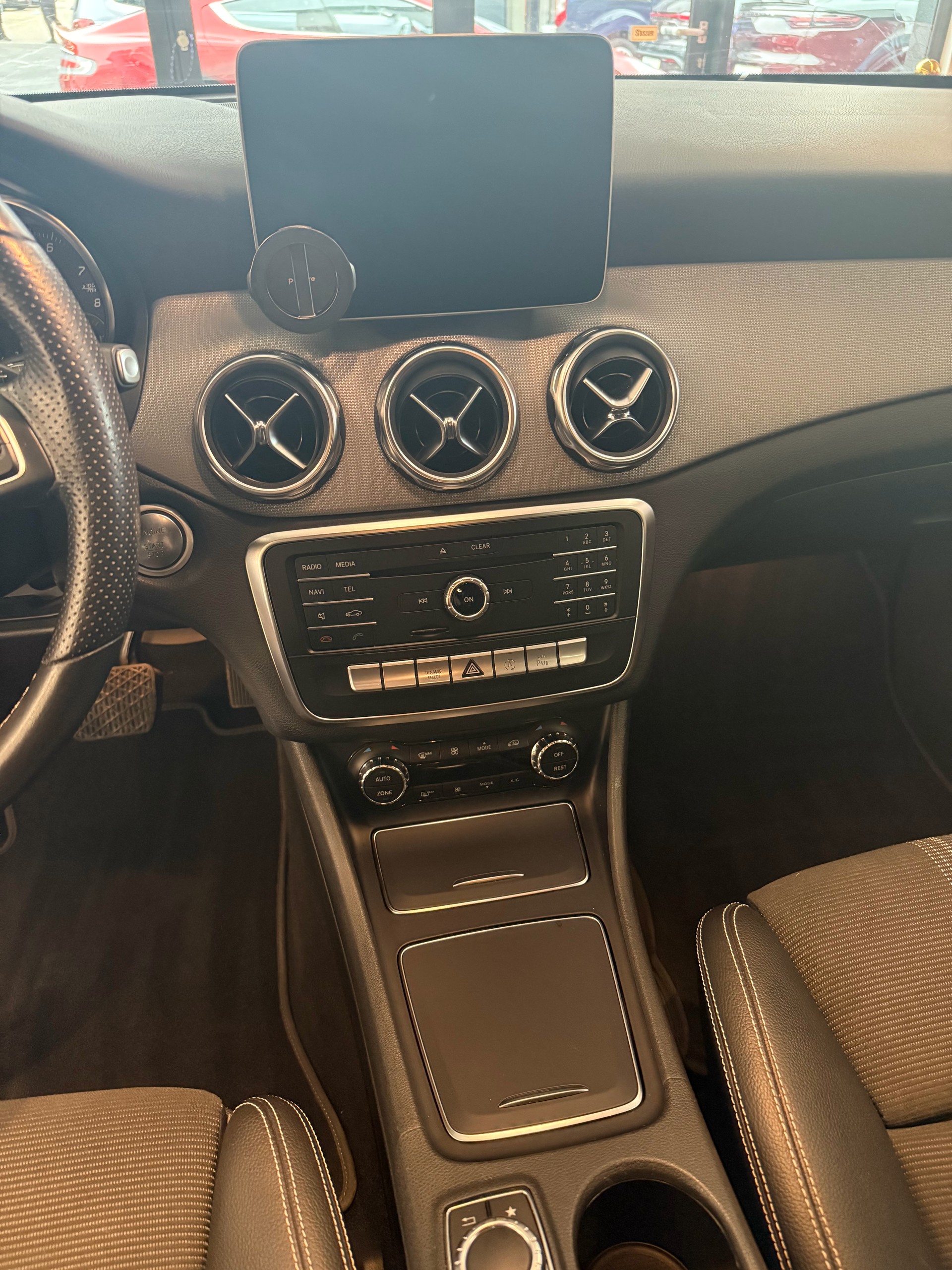 MERCEDES-BENZ GLA 200 Night Star 7G-DCT-image-14