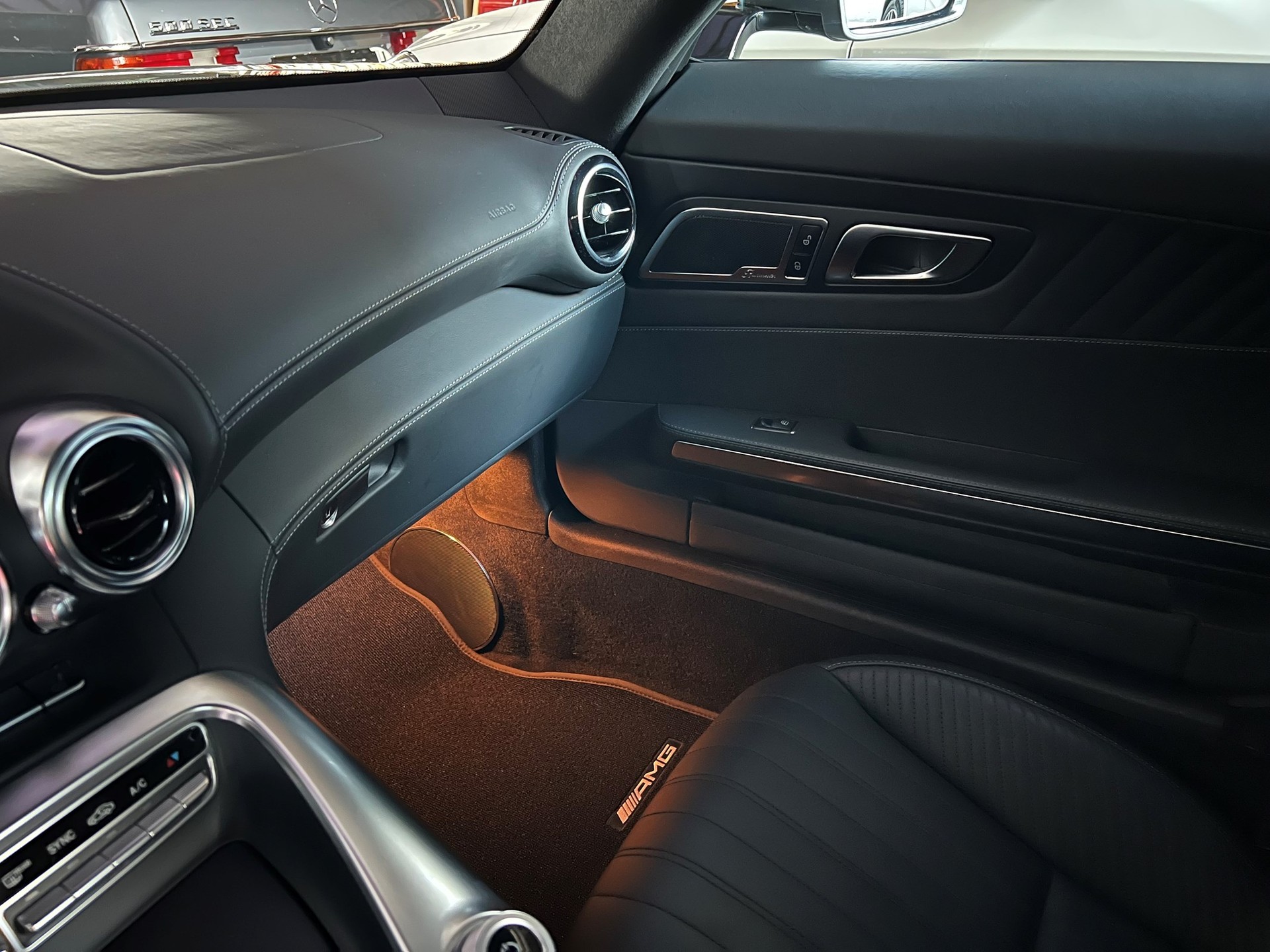 MERCEDES-BENZ AMG GT Roadster Speedshift DCT-image-10