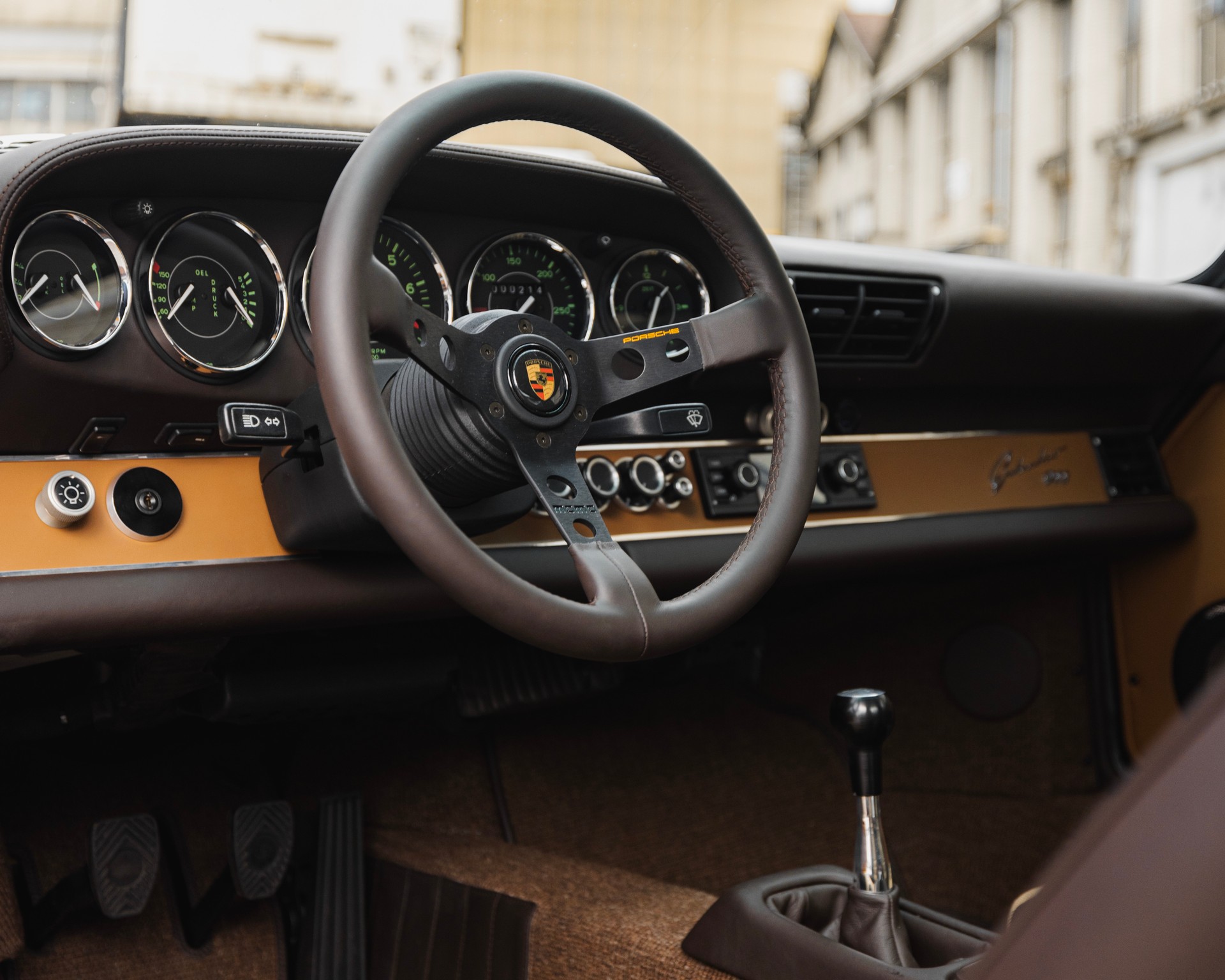 PORSCHE 911 Carrera 2-image-7