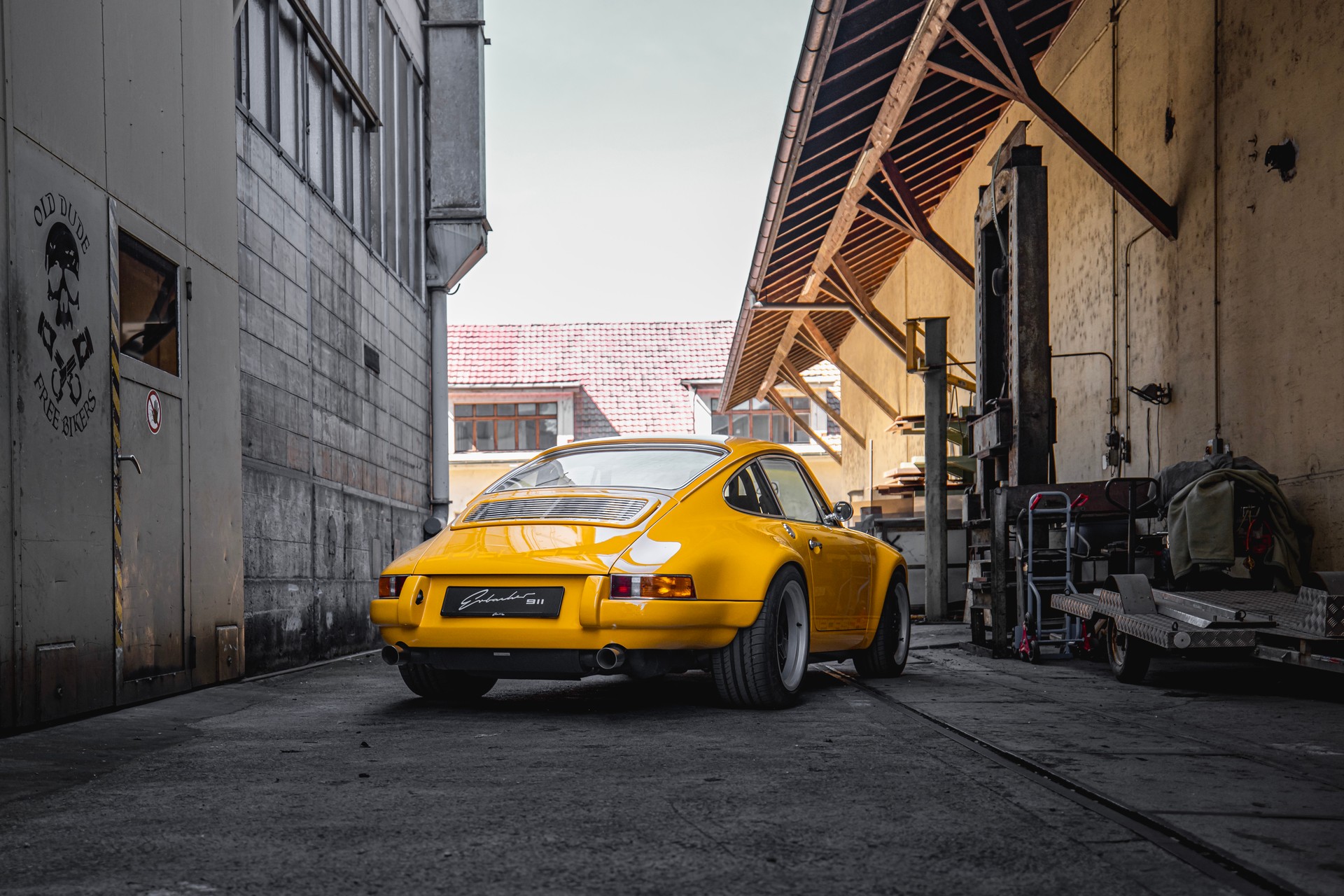 PORSCHE 911 Carrera 2-image-2