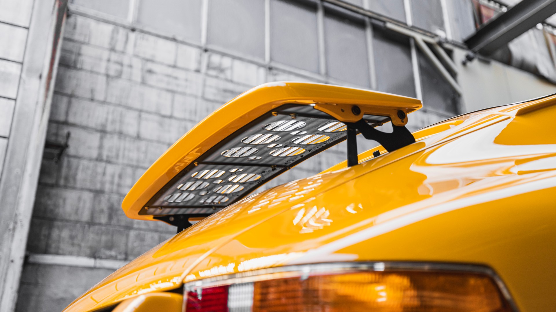 PORSCHE 911 Carrera 2-image-5
