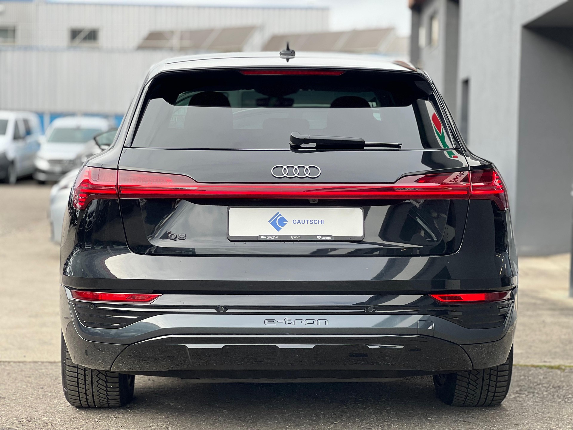 AUDI Q8 55 e-tron advanced quattro-image-4