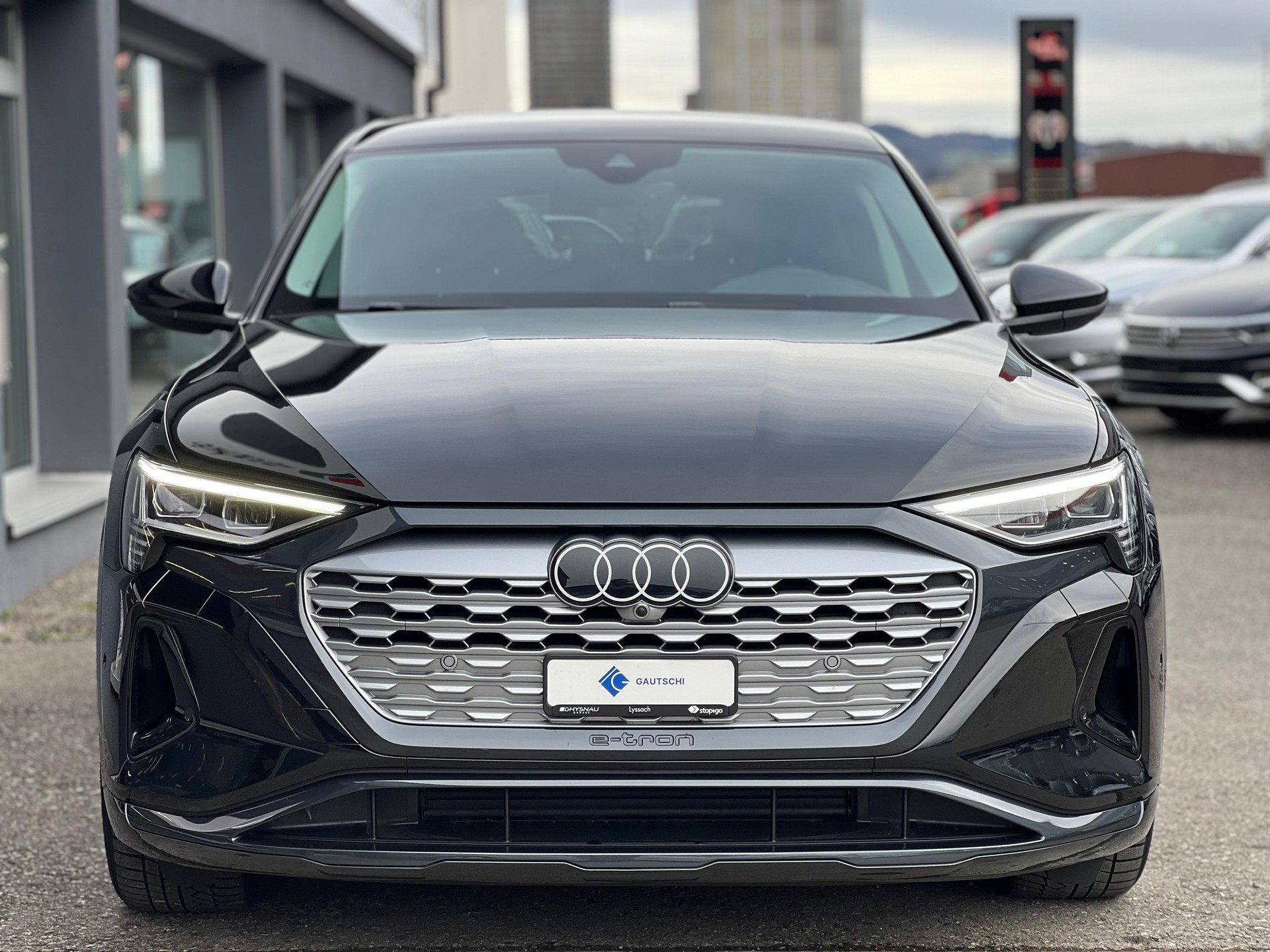 AUDI Q8 55 e-tron advanced quattro-image-1