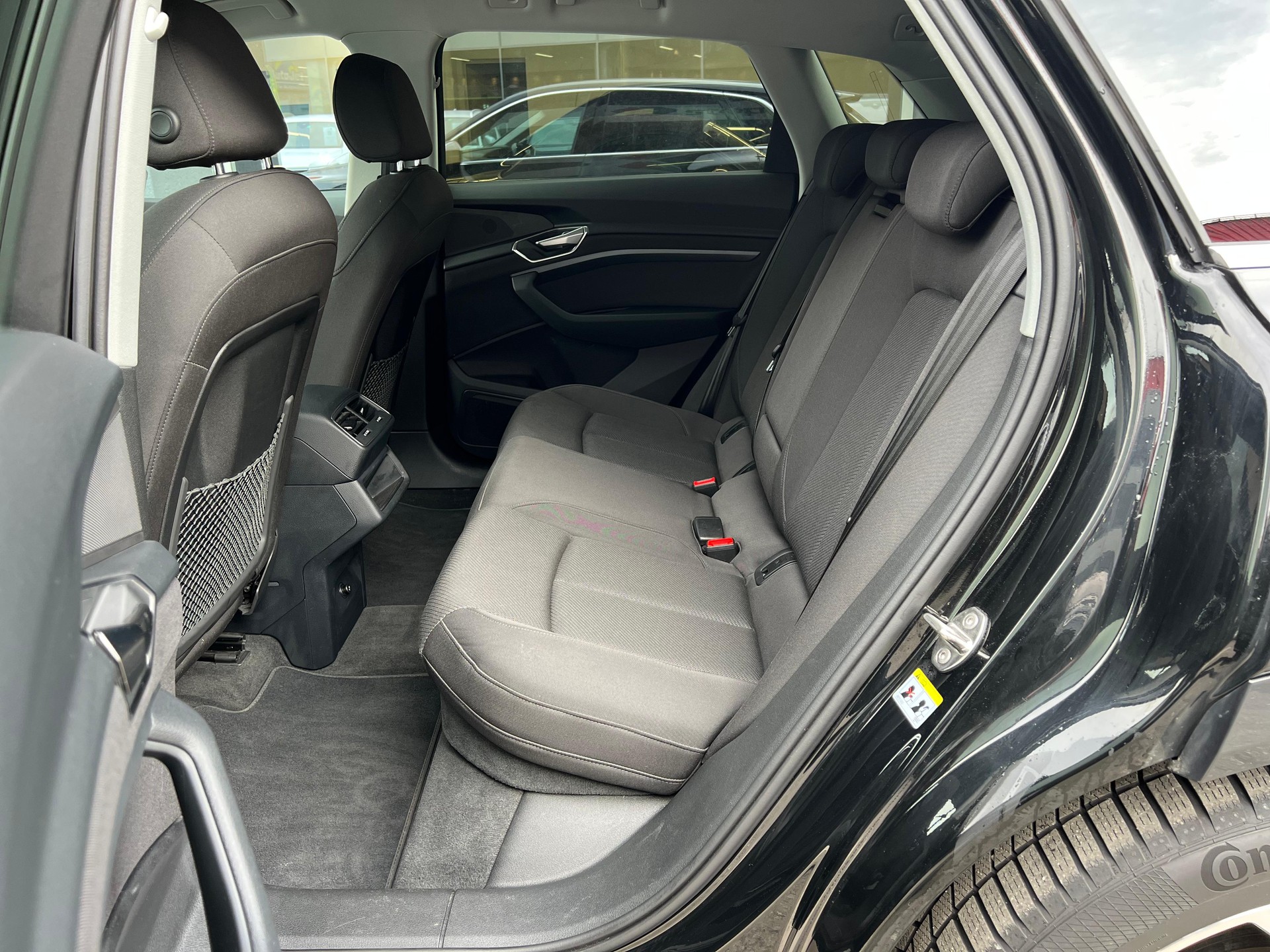 AUDI Q8 55 e-tron advanced quattro-image-10