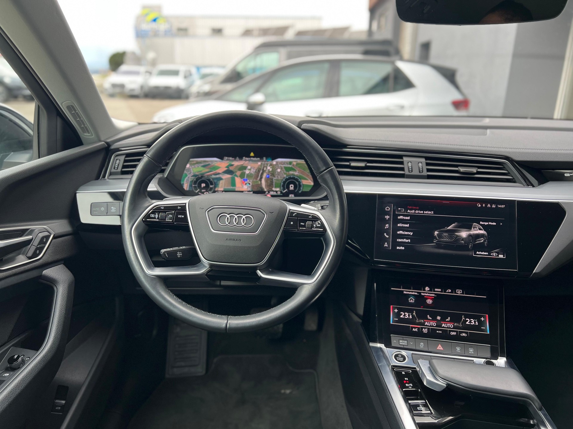 AUDI Q8 55 e-tron advanced quattro-image-9