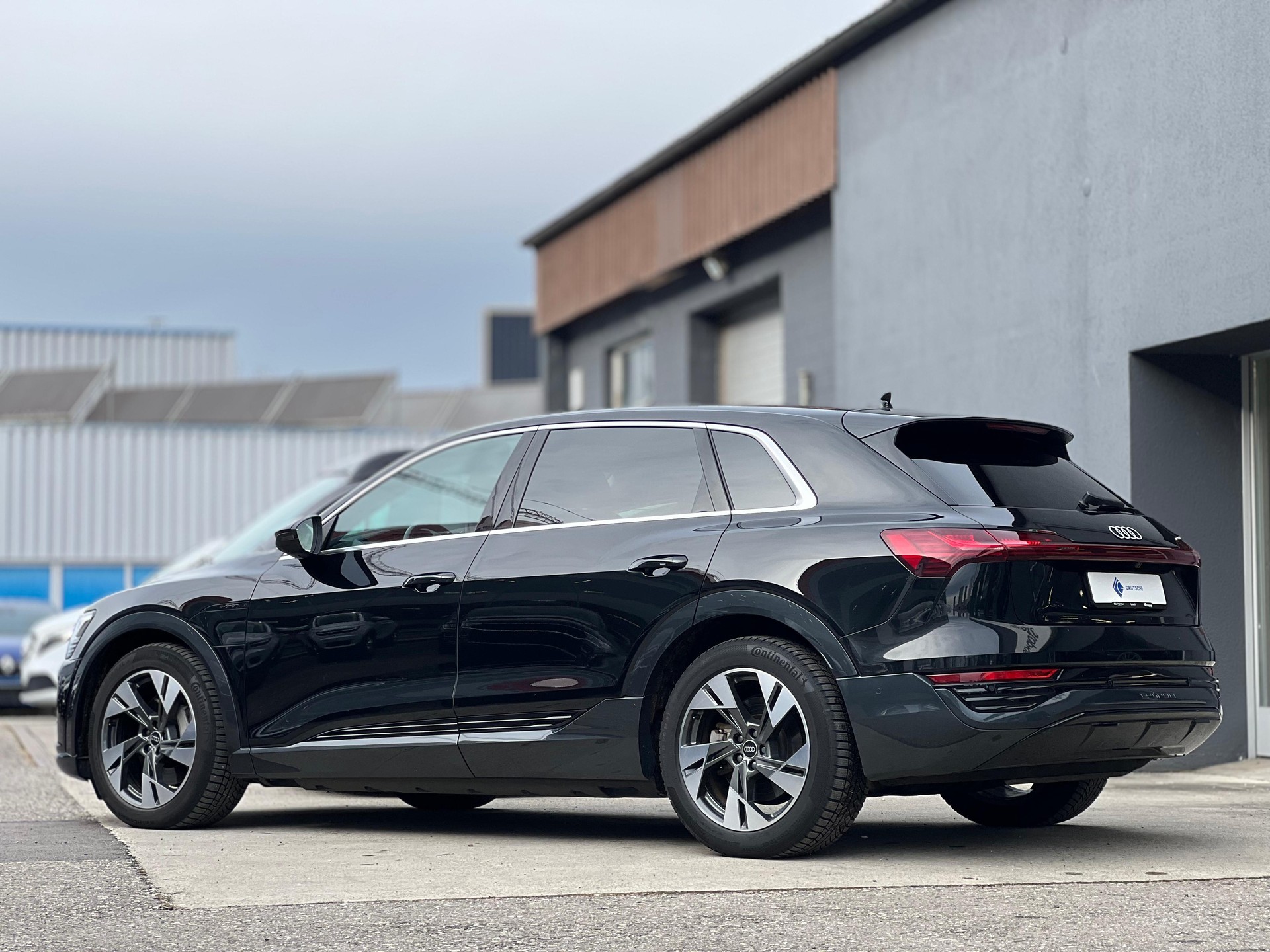 AUDI Q8 55 e-tron advanced quattro-image-3