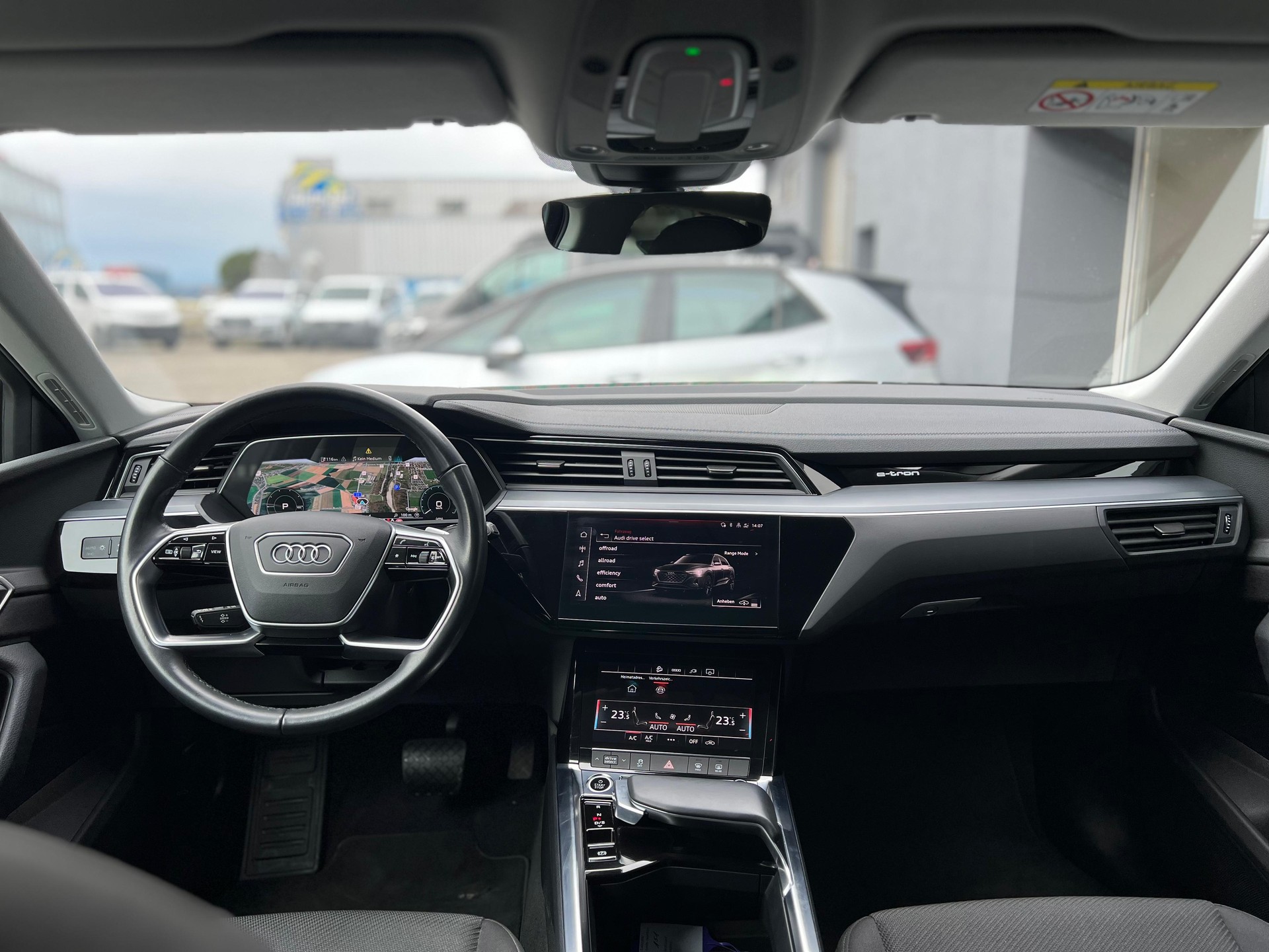 AUDI Q8 55 e-tron advanced quattro-image-8