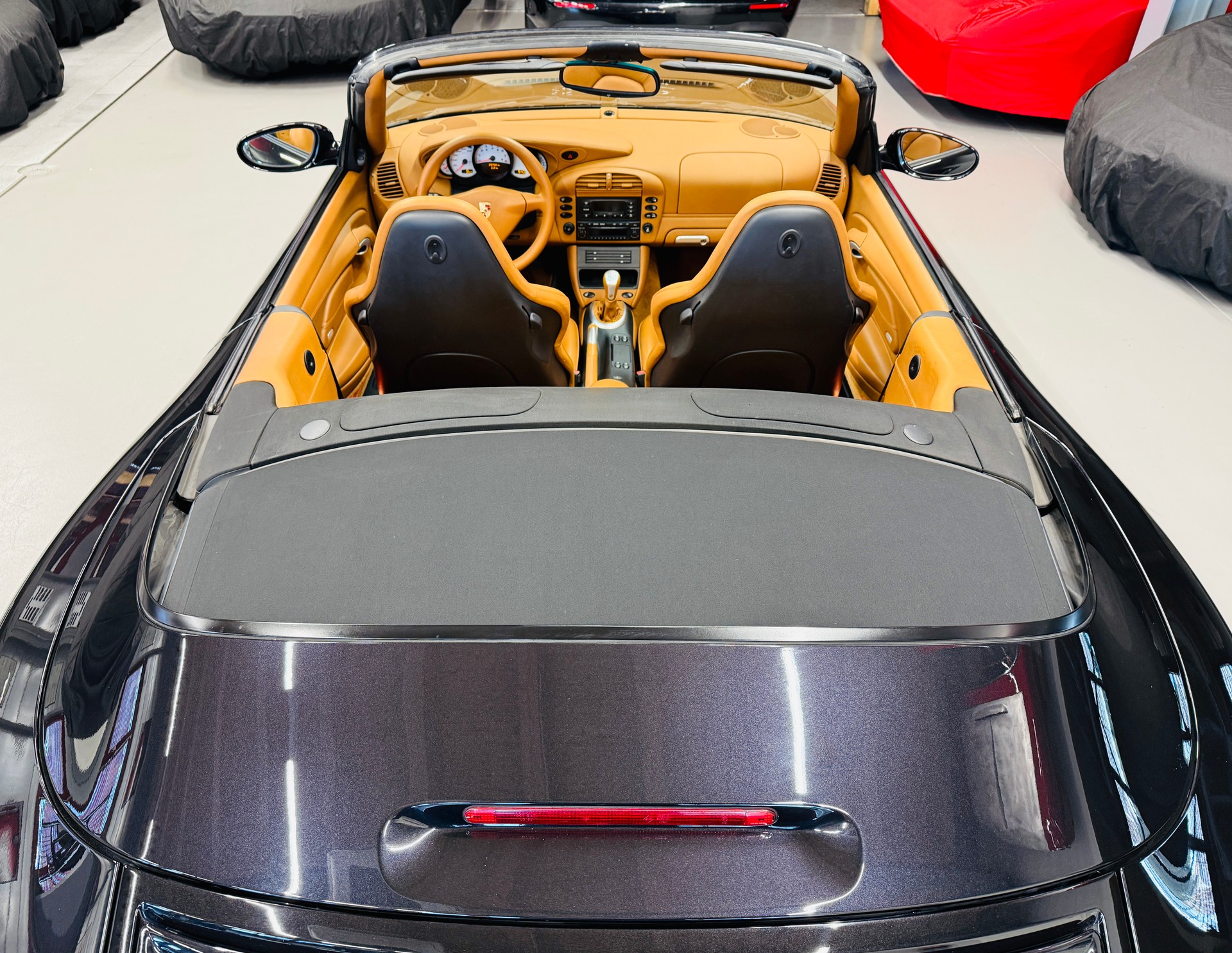 PORSCHE 911 Carrera 4 S Cabrio 4S „Basaltschwarz metallic“ 1. Lack-image-1
