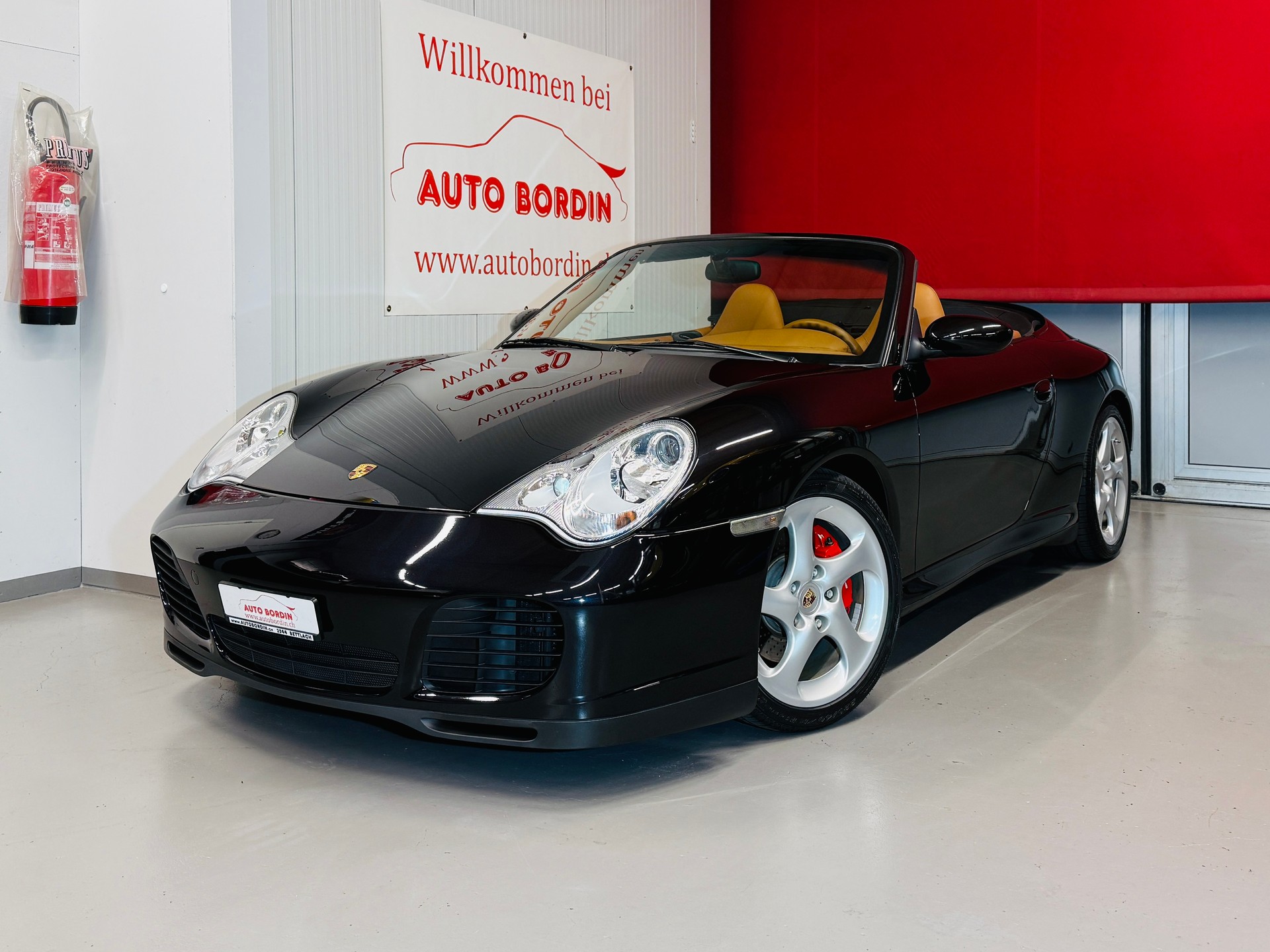 PORSCHE 911 Carrera 4 S Cabrio 4S „Basaltschwarz metallic“ 1. Lack-image-0