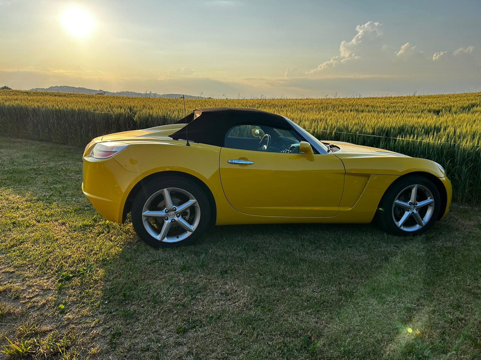 OPEL GT 2.0 Turbo-image-1
