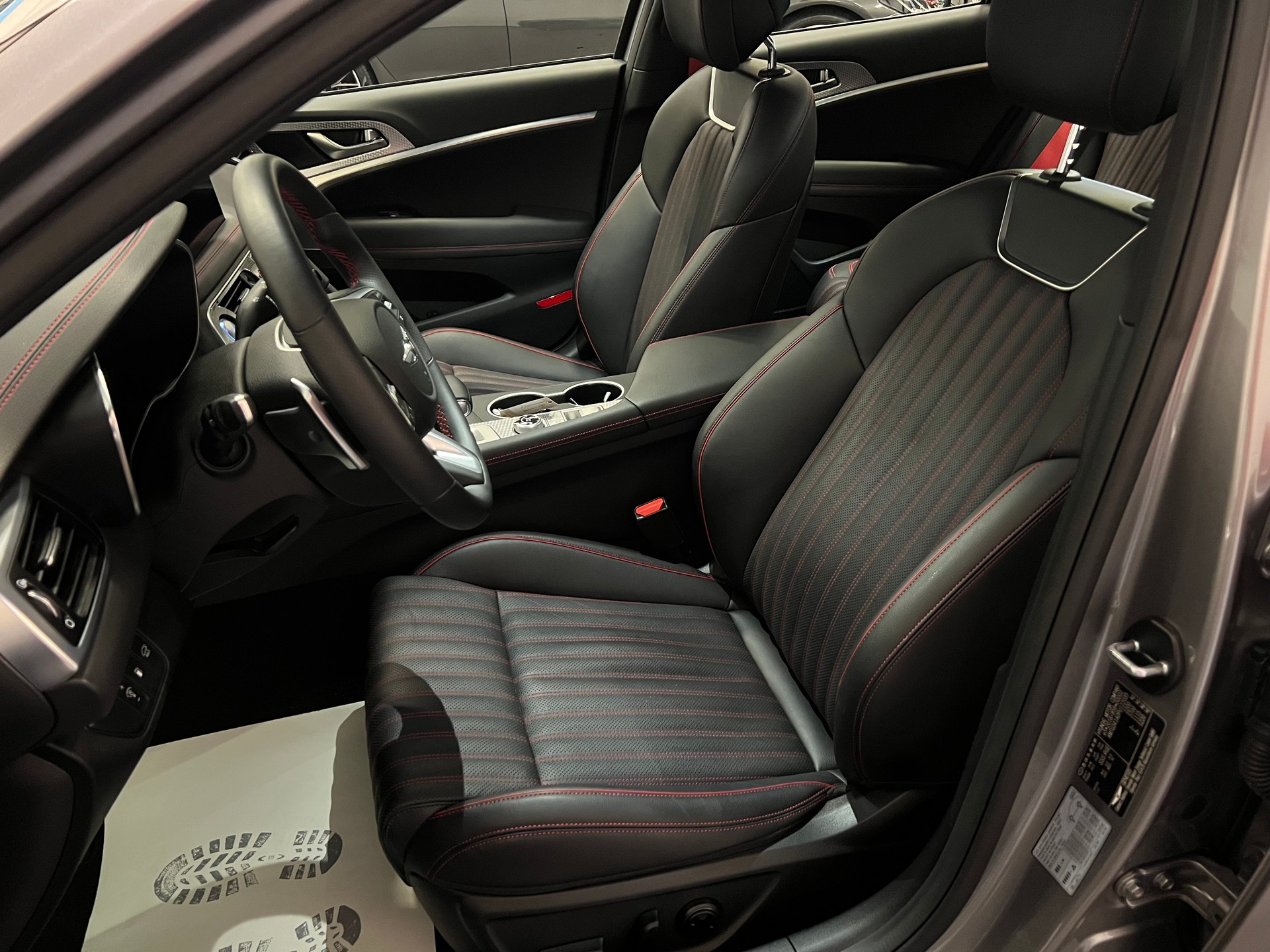 GENESIS G70 2.0 TGDI Sport AT8 AWD-image-18