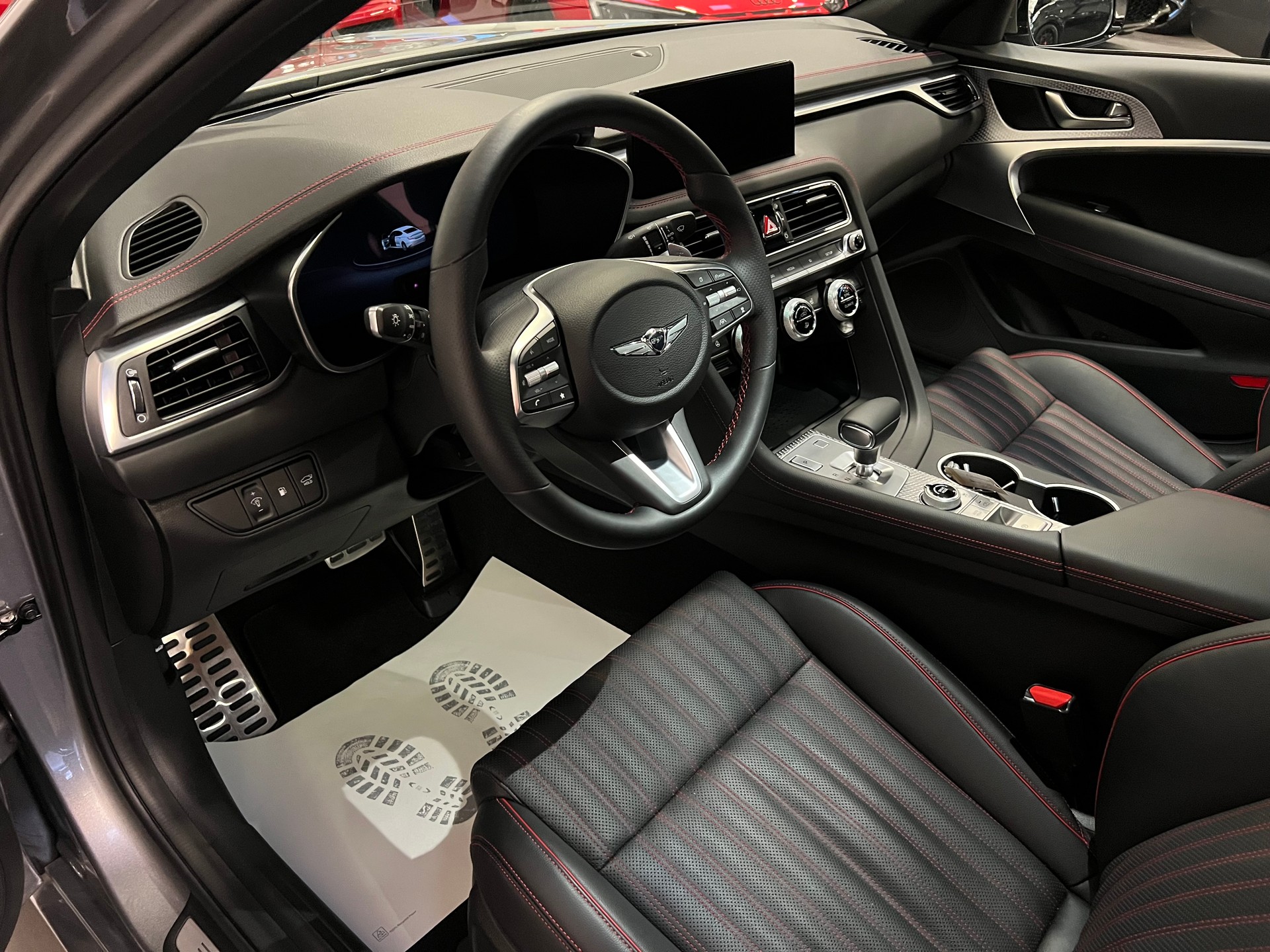 GENESIS G70 2.0 TGDI Sport AT8 AWD-image-16