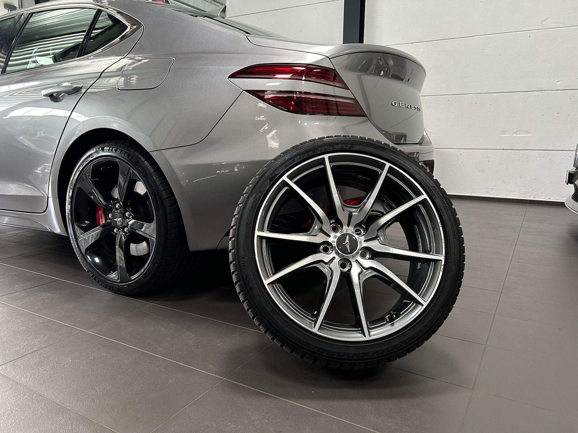 GENESIS G70 2.0 TGDI Sport AT8 AWD-image-30